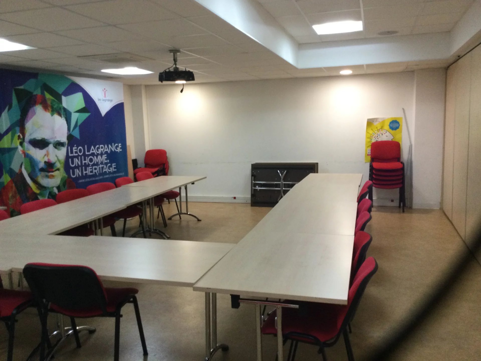 EXCLUSIVITÉ - IMMEUBLE 1 500 M² AVEC 6 PARKINGS