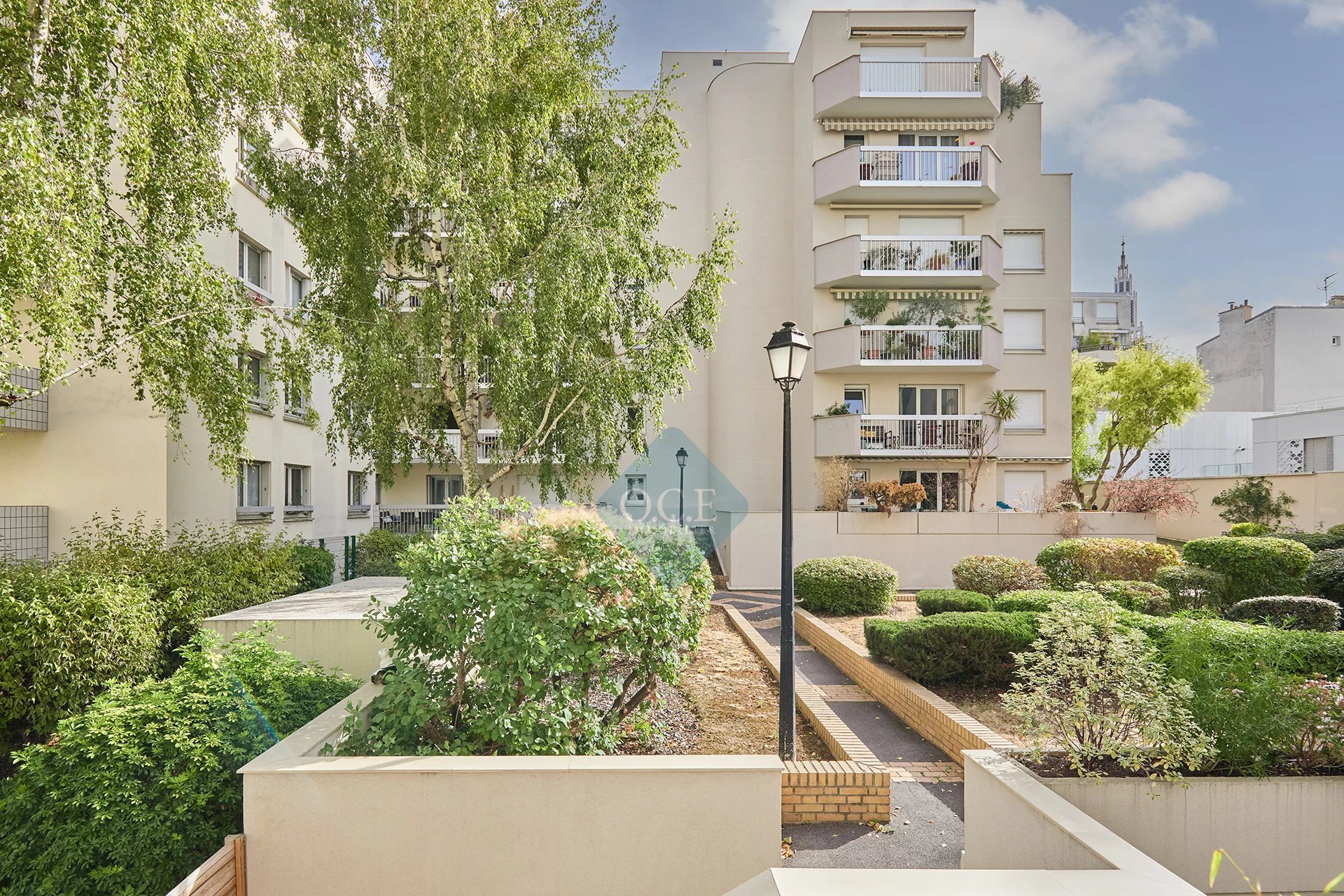 2-room apartment very bright, with parking