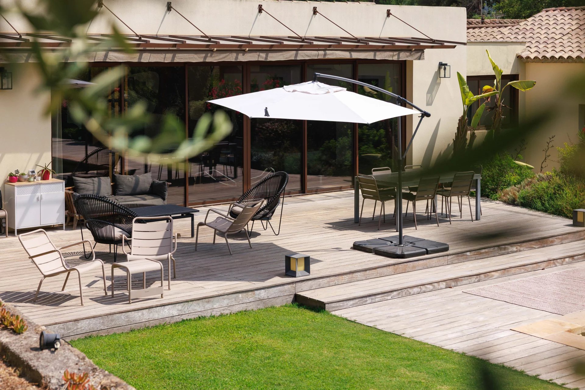 MOUGINS - Élegante bastide renovée de 1887  – Quartier résidentiel au calme à proximité des commerces