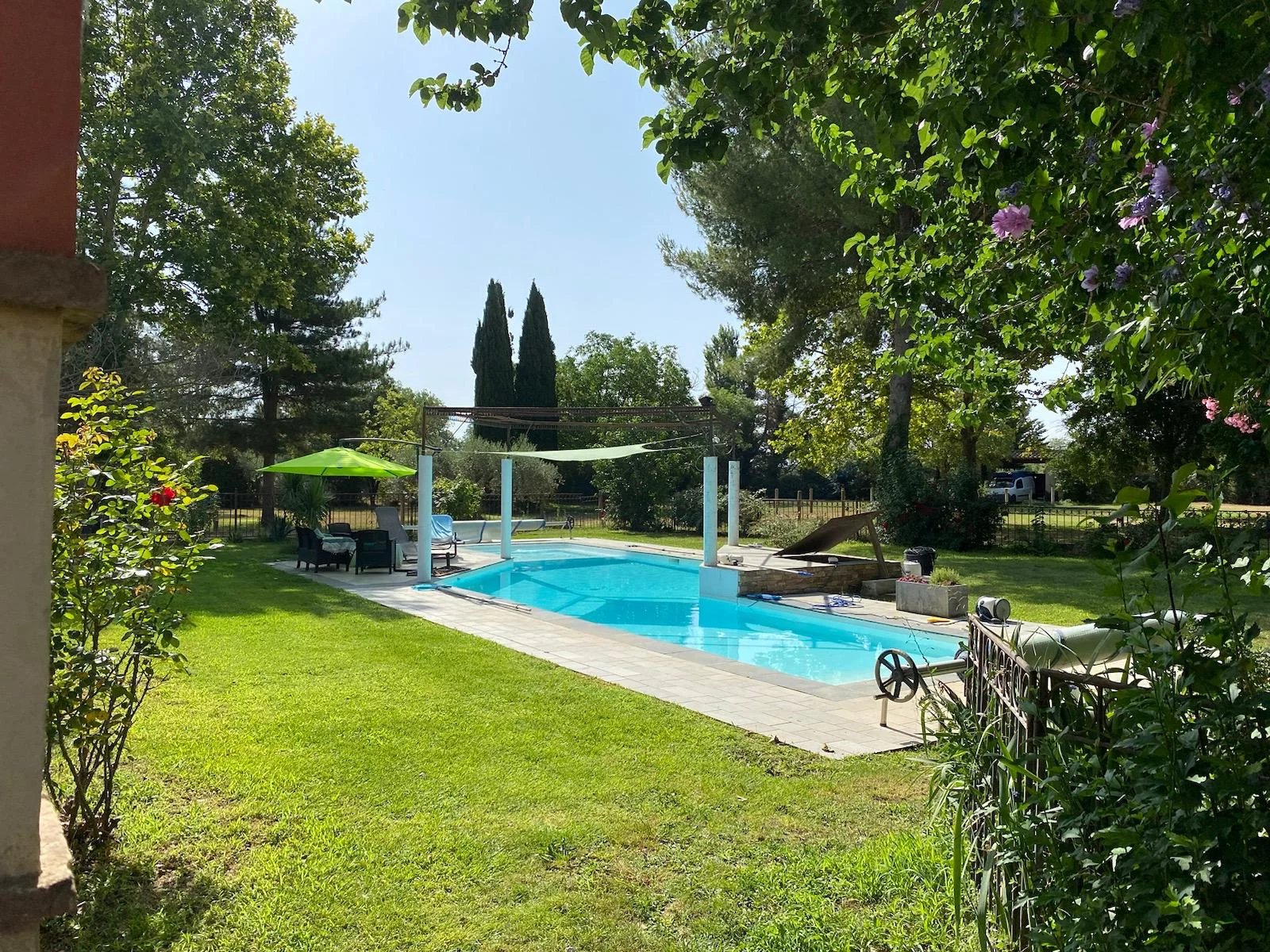 Cailar, Mas 380m² plus 120m² de combles à aménager, 6chs sur parcelle 8000m² avec piscine