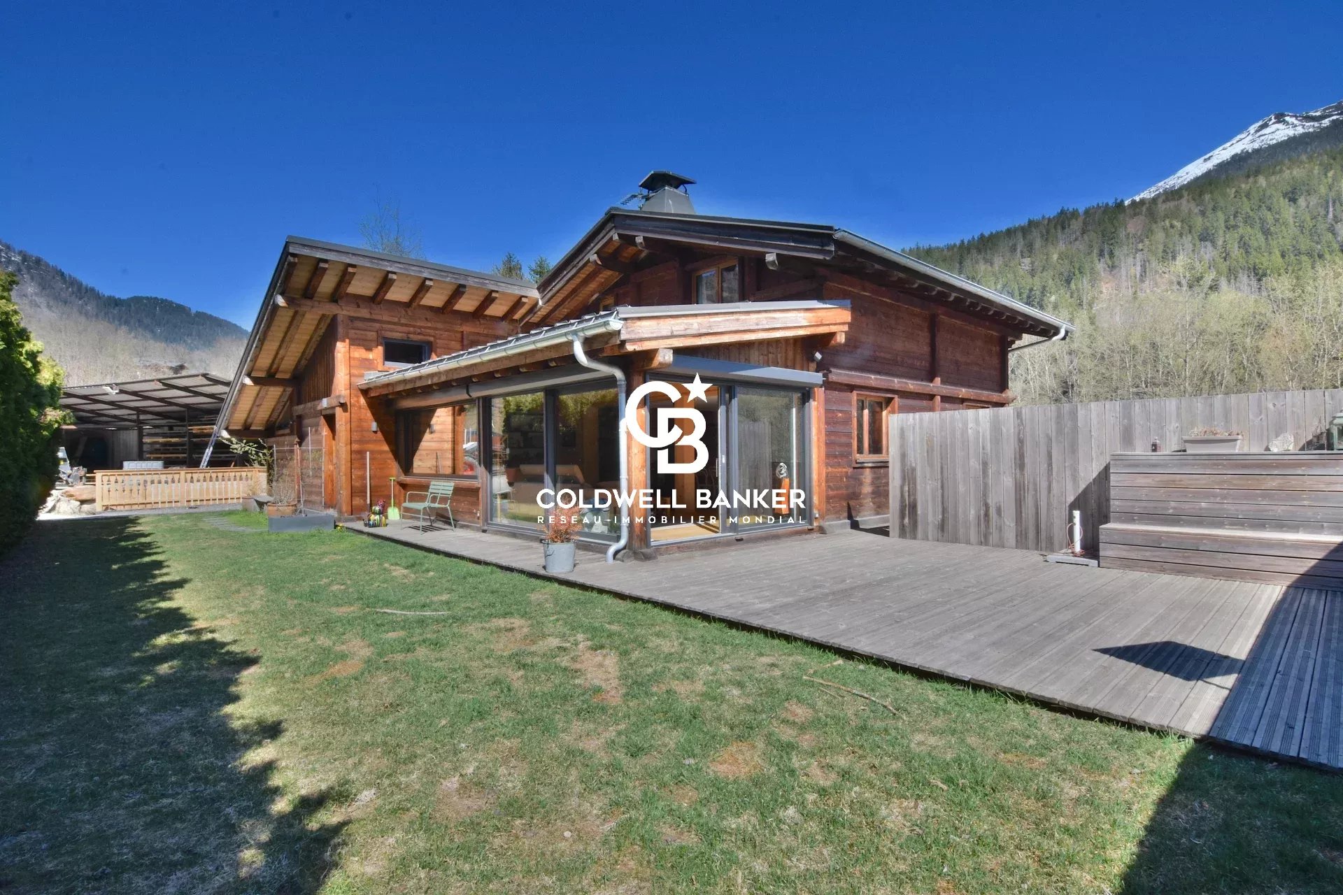 Propriété sur 2 niveaux avec bureaux et appartements - 197 m² - Les Houches
