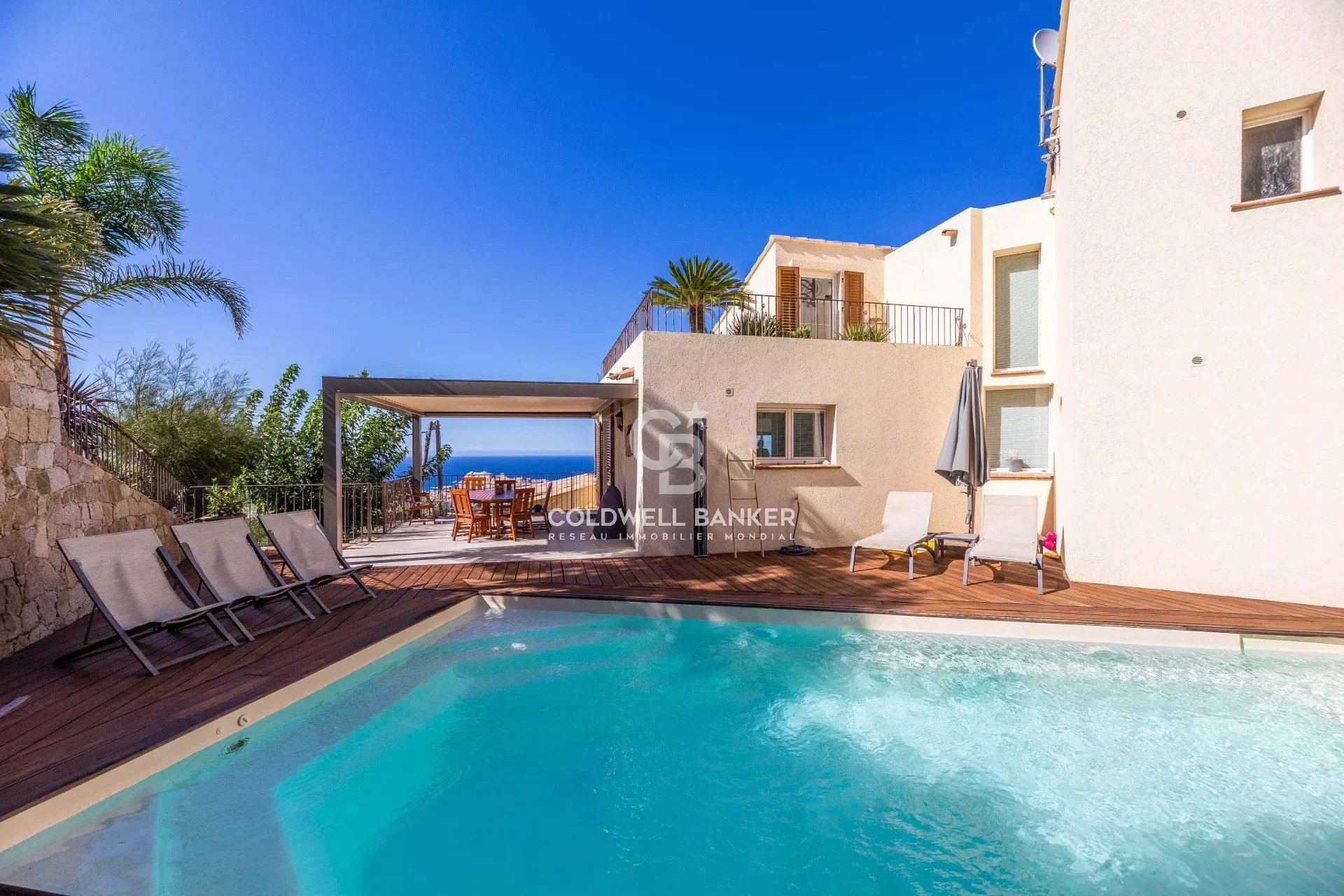 L'Île-Rousse – Exceptional villa facing the Pietra islands