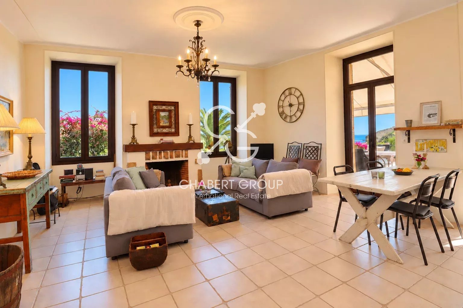VILLEFRANCHE-SUR-MER – APPARTEMENT – 4 PIÈCES – 85 M² – TERRASSE DE 95 M² – STUDIO INDÉPENDANT DE 33 M² - GARAGE