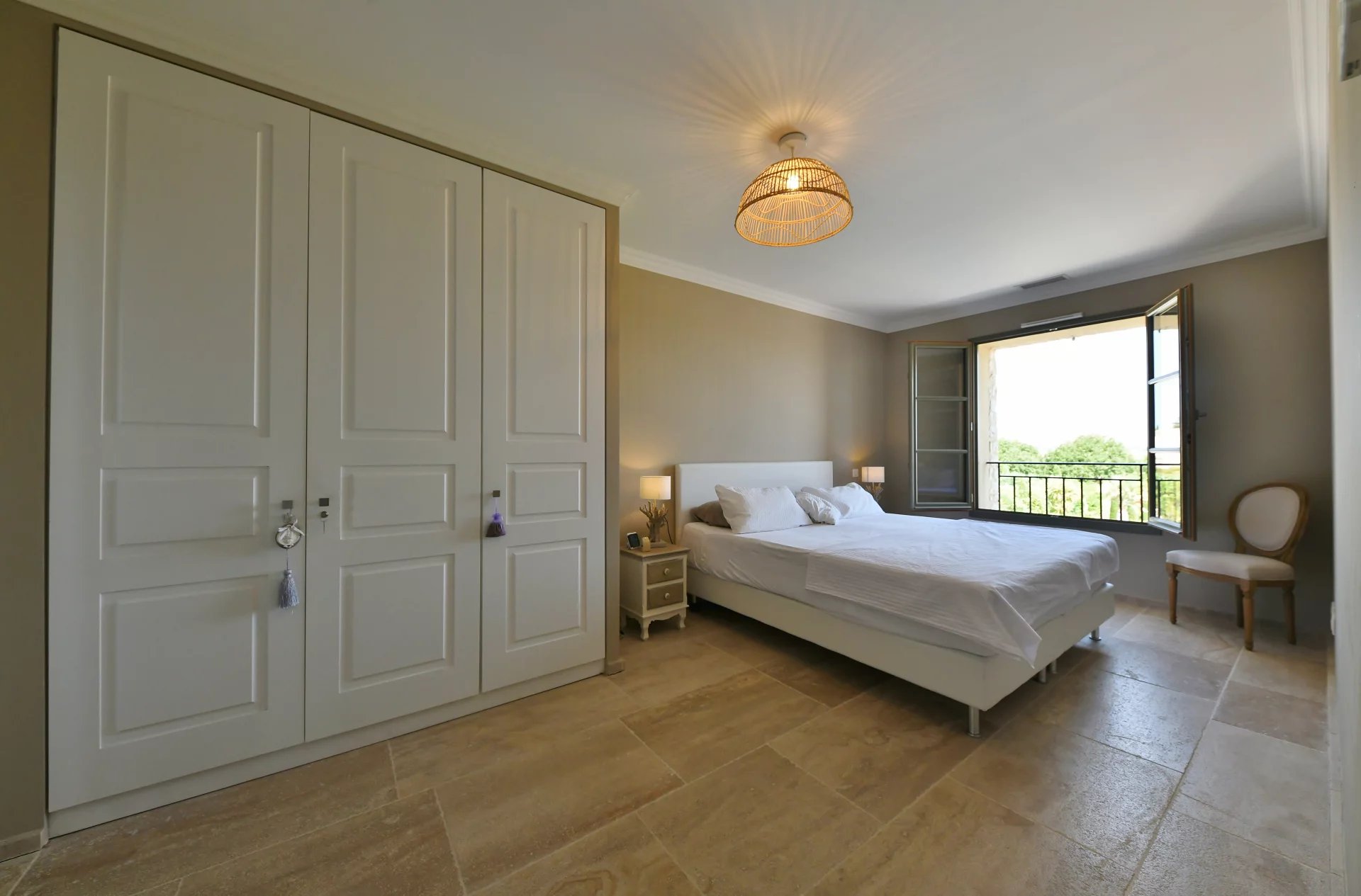 Bastide contemporaine de 160 m² avec couloir de nage