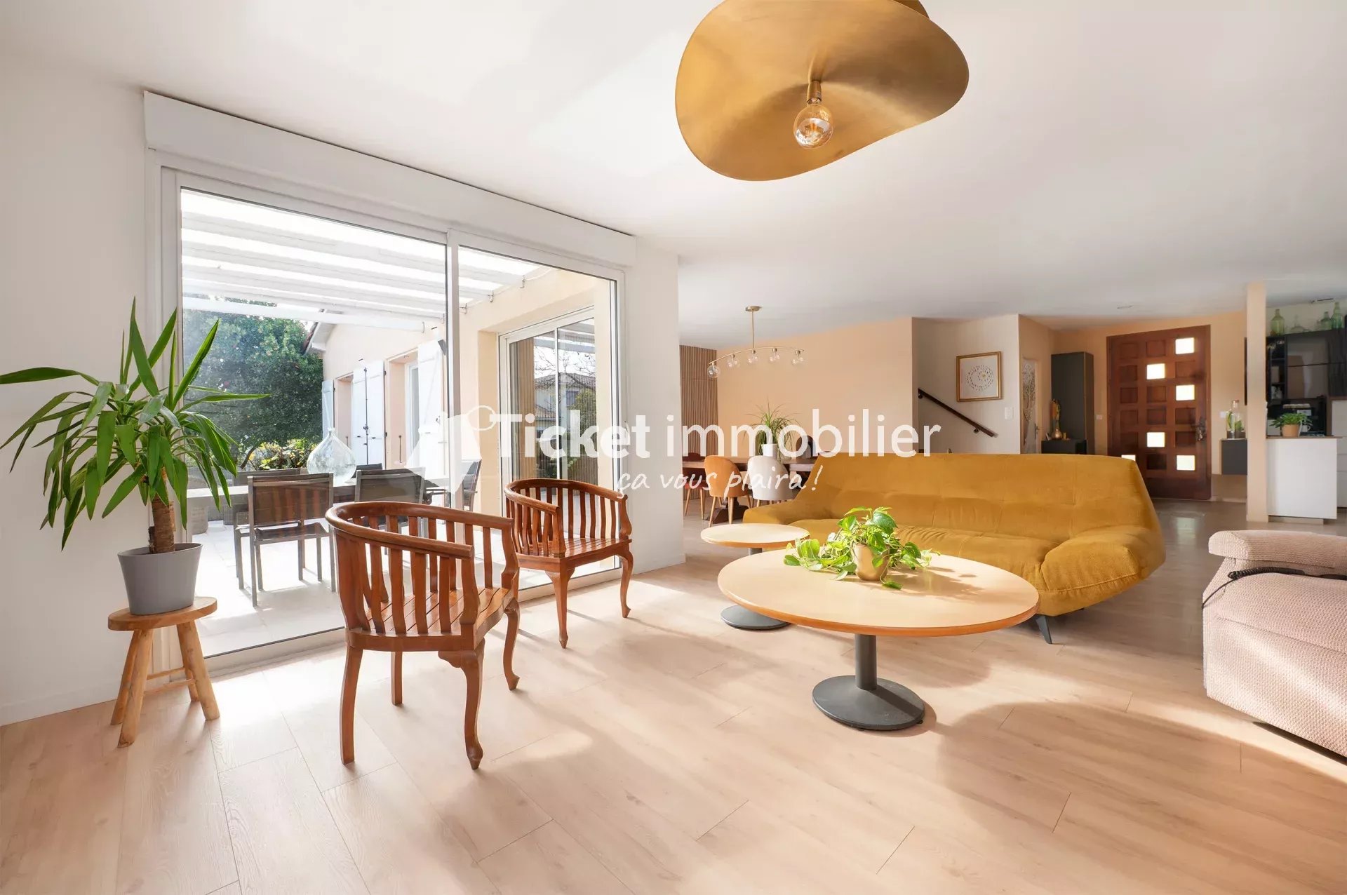 MAISON T9 203m2 RÉNOVÉE ET D'EXCEPTION AVEC TRIPLE GARAGE, POMPE A CHALEUR, TERRAIN DE 1636m2 ...