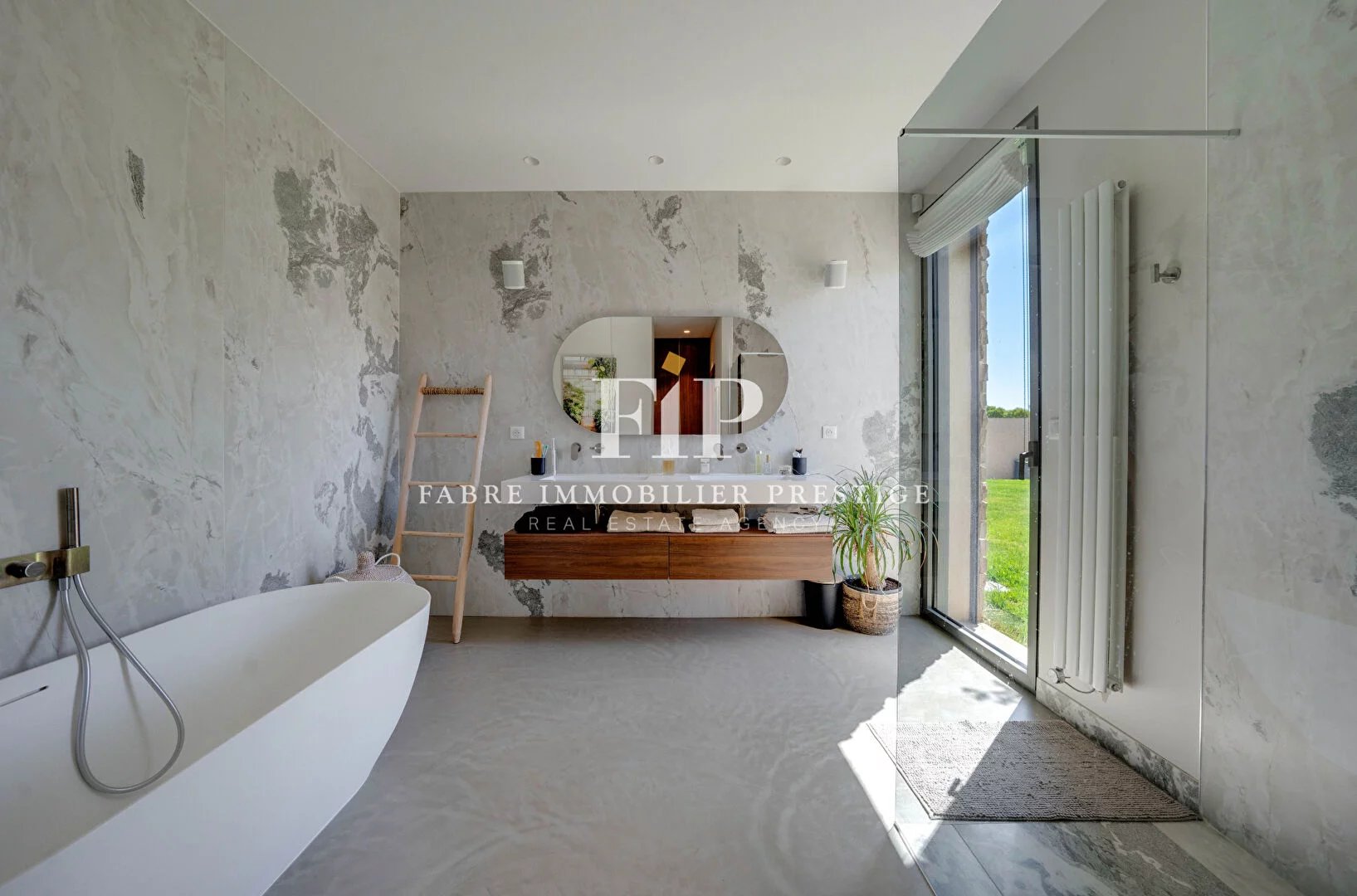Maison contemporaine de 230m2 environ récente à 10min du centre d' Aix-en-Provence (sud/ouest)