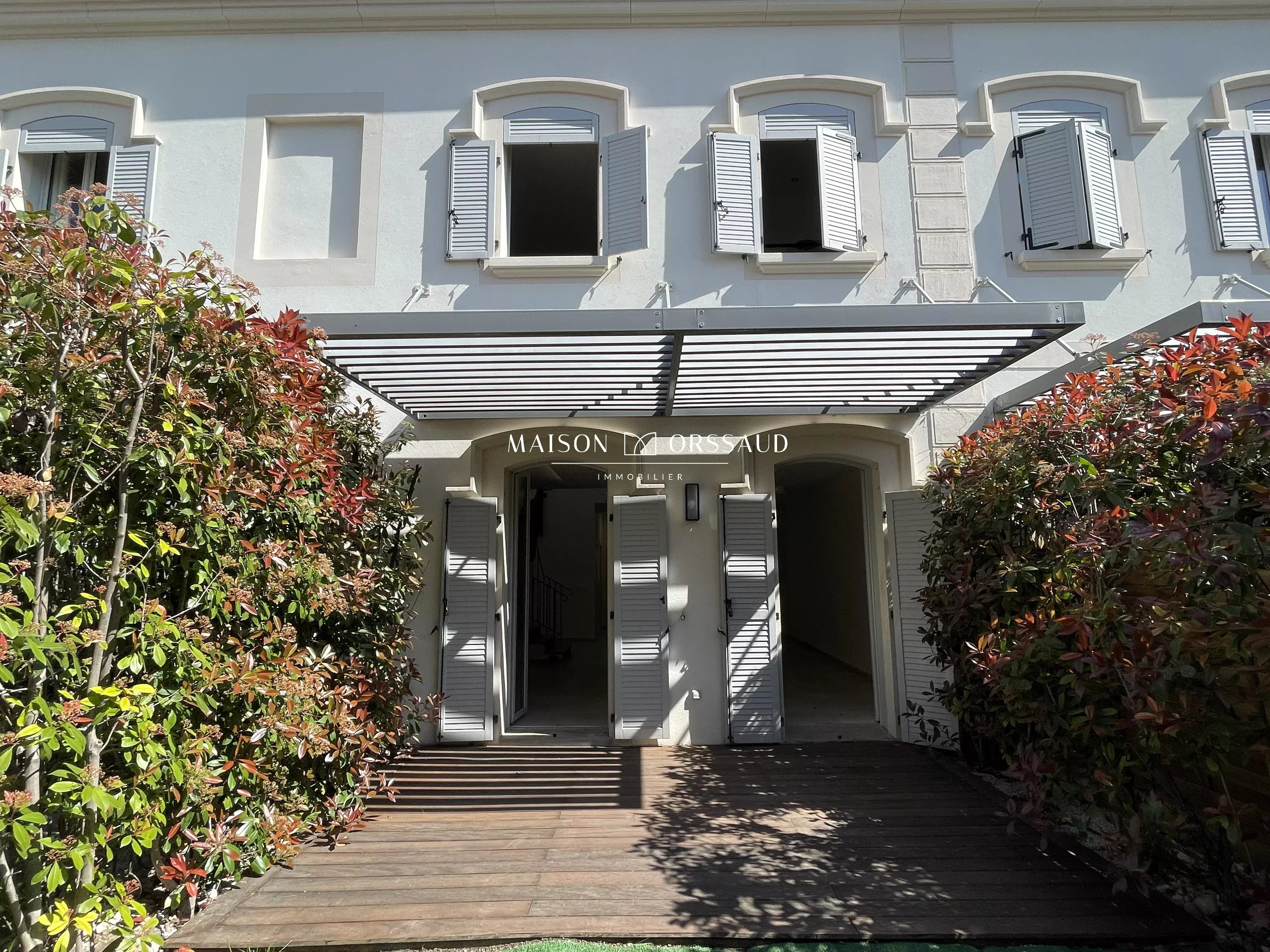 EXCLUSIVITÉ MAISON AVEC JARDIN ET DOUBLE GARAGE - CENTRE HISTORIQUE