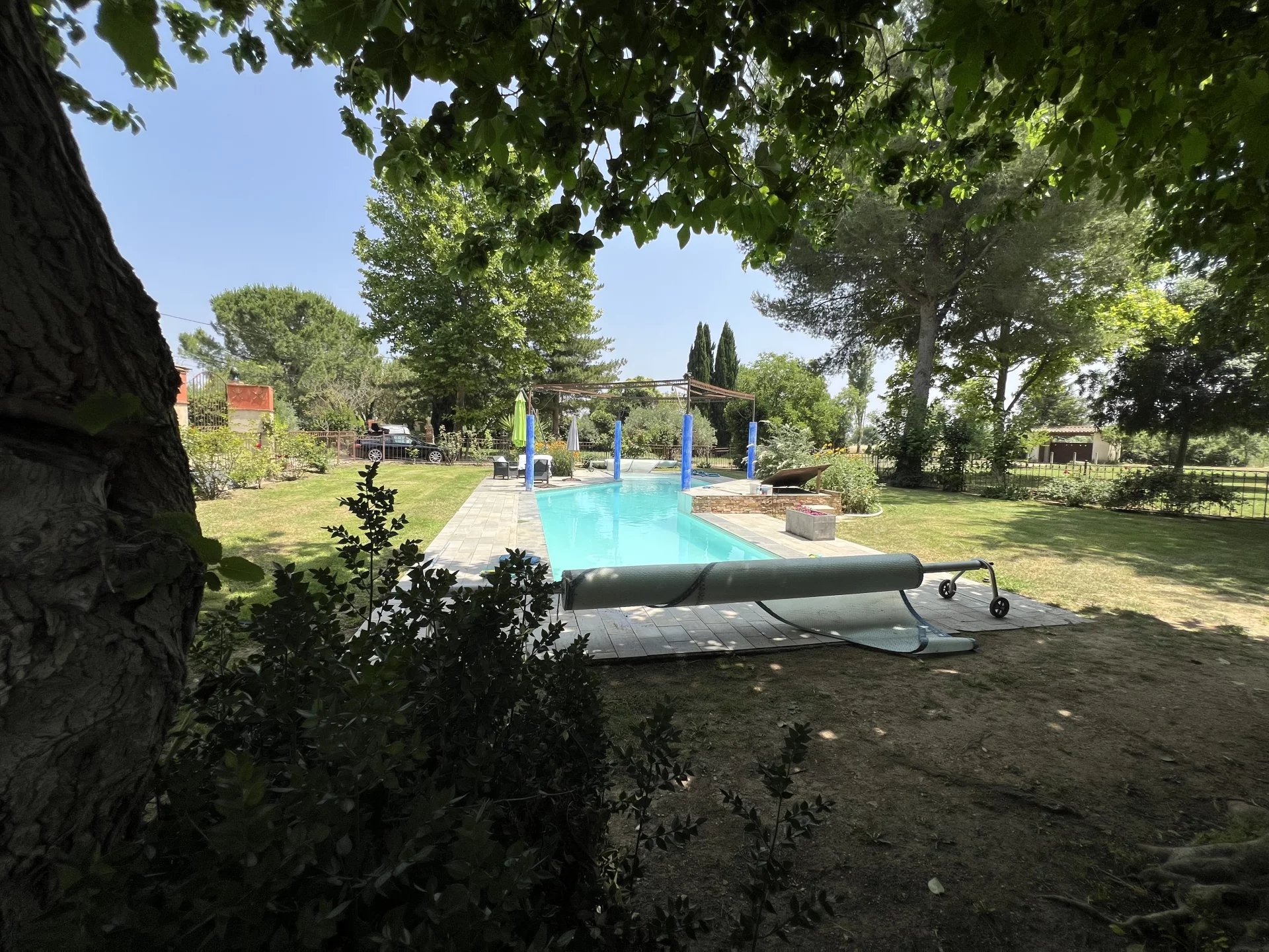 Cailar, Mas 380m² plus 120m² de combles à aménager, 6chs sur parcelle 8000m² avec piscine