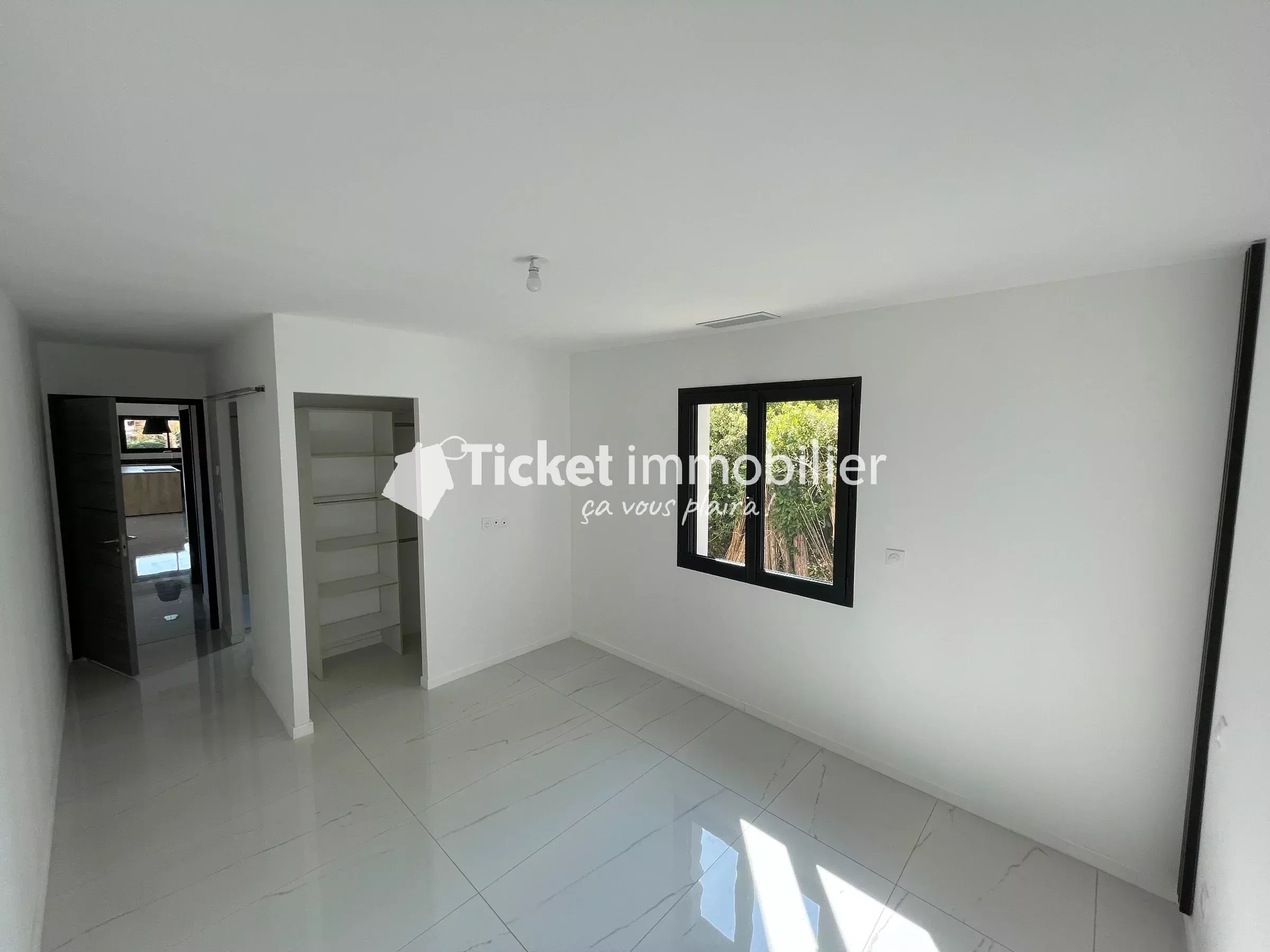 🏡 Maison contemporaine d'exception avec piscine