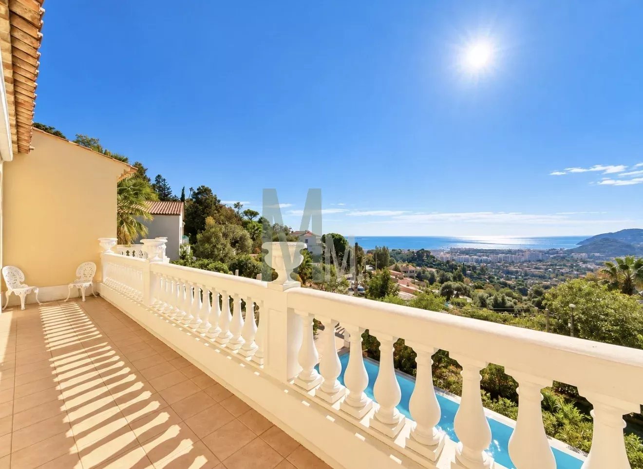 Villa vue mer avec piscine à débordement