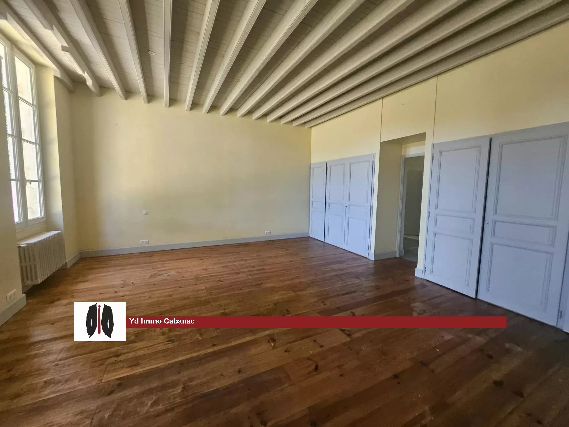 À LOUER – Propriété de caractère en pierre avec maison principale, maison de gardien et vaste terrain