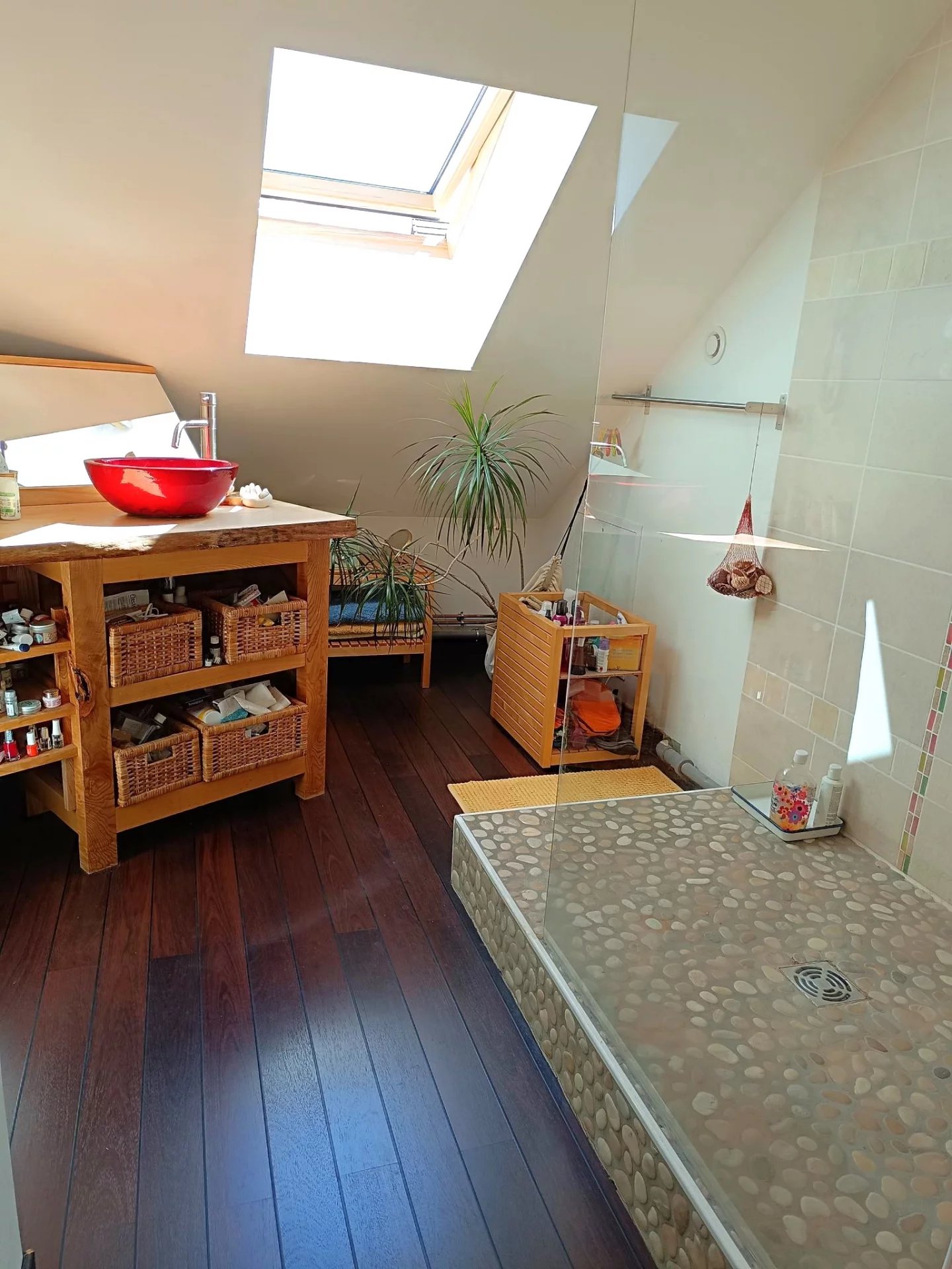 Villard de Lans. Very beautiful 116m2 wooden frame house, with magnificent views of the mountains! Garden and 2 garages.