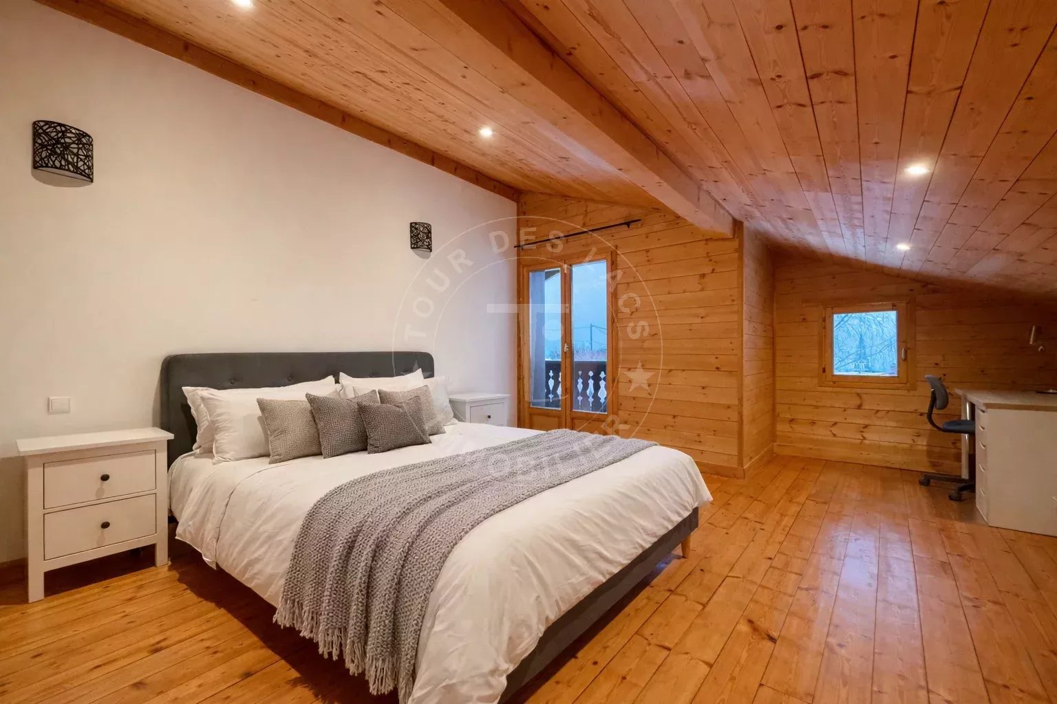 Chalet de 195 m2 habitables au calme, premières hauteurs de Thônes