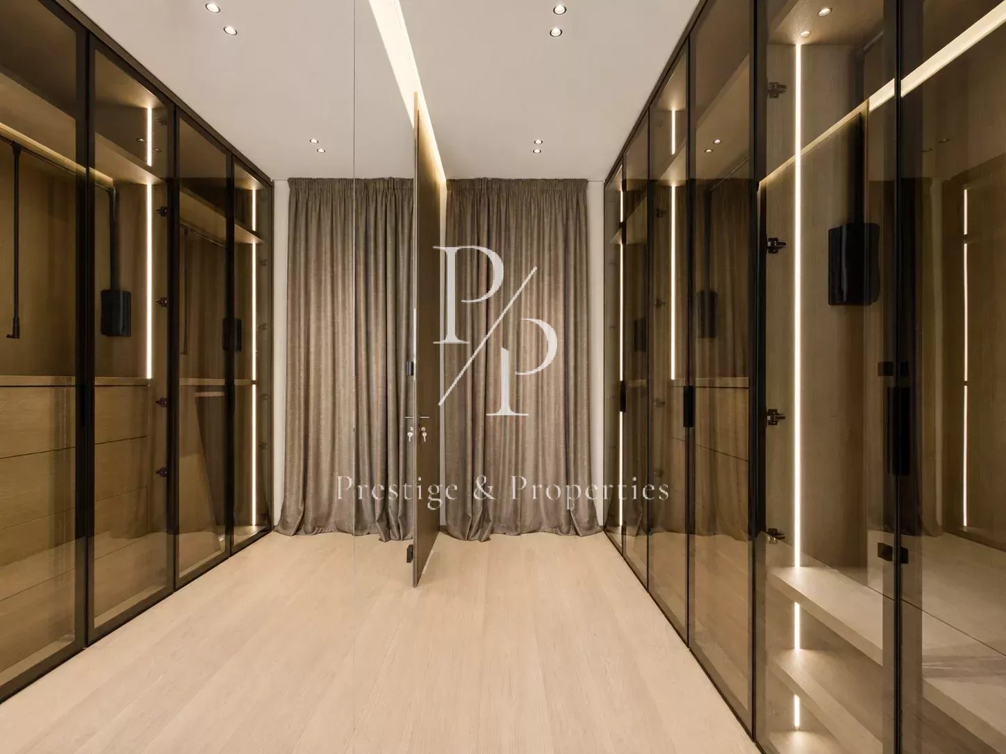 A vendre - Villa Neuve - 525m2 - Garage 10 voitures - Annexe - Vue mer panoramique - Super Cannes