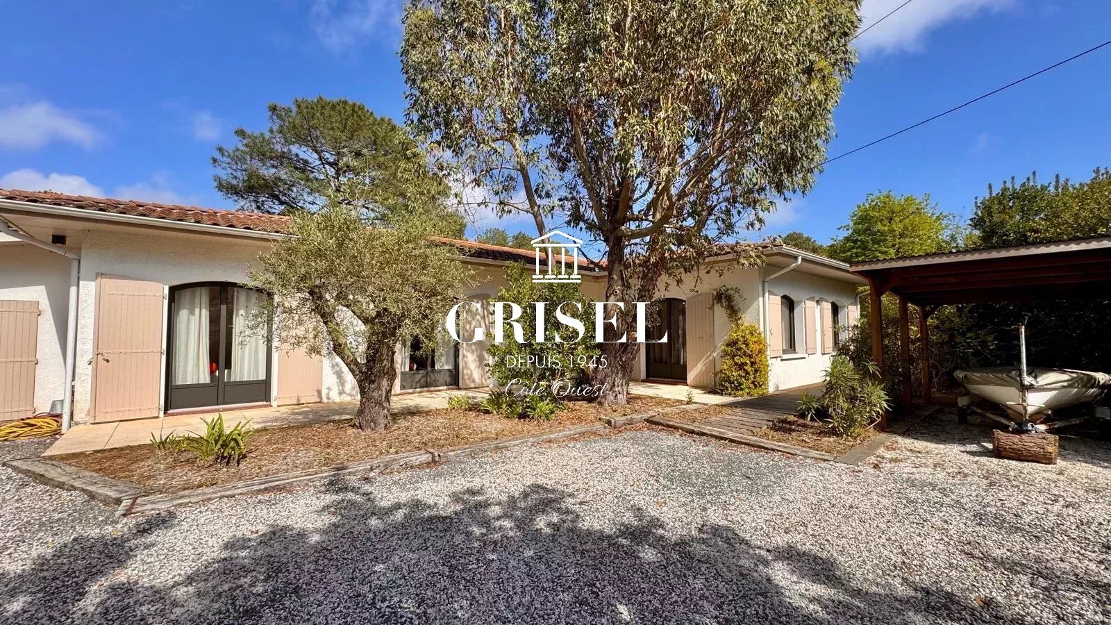 Spacious family home with pool in Petit Piquey