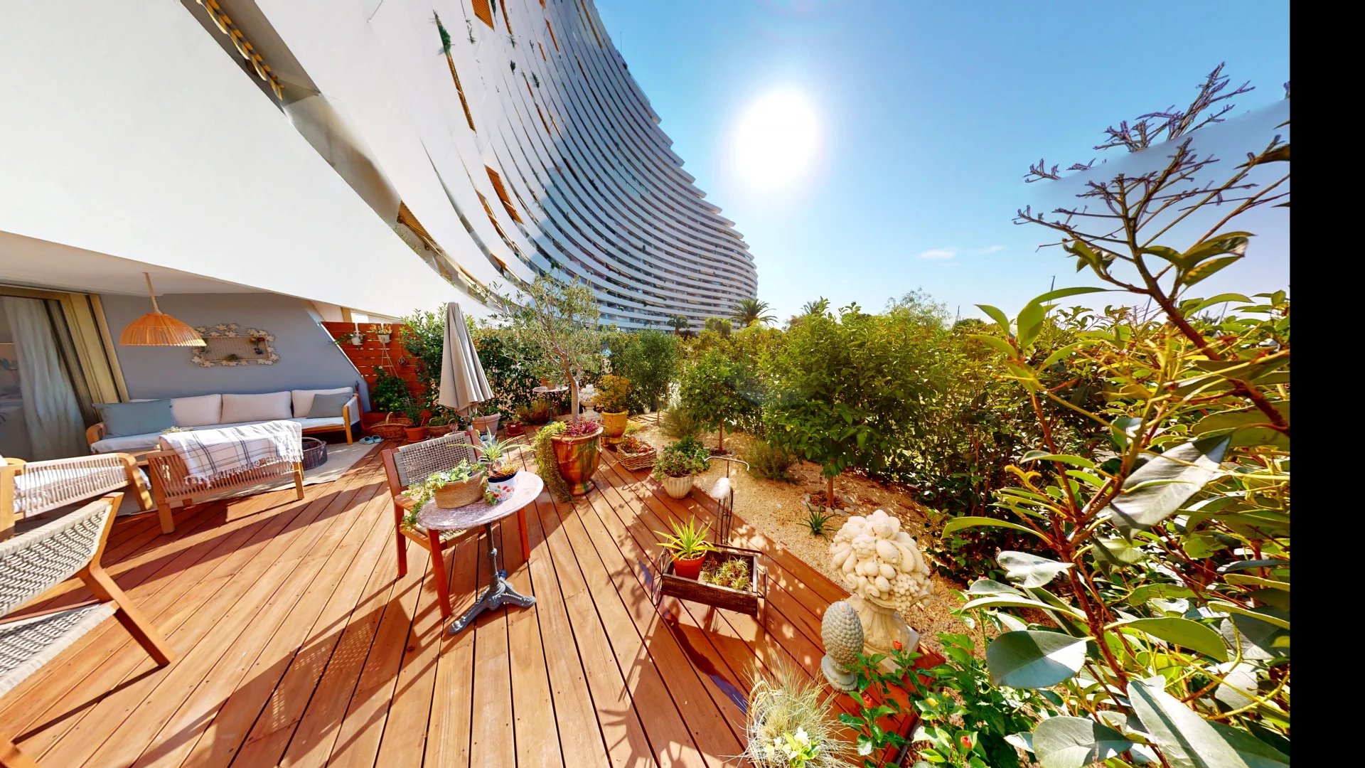 VILLENEUVE-LOUBET – MARINA BAIE DES ANGES – APPARTEMENT 3 PIÈCES DE 67 m² EN REZ-DE-JARDIN