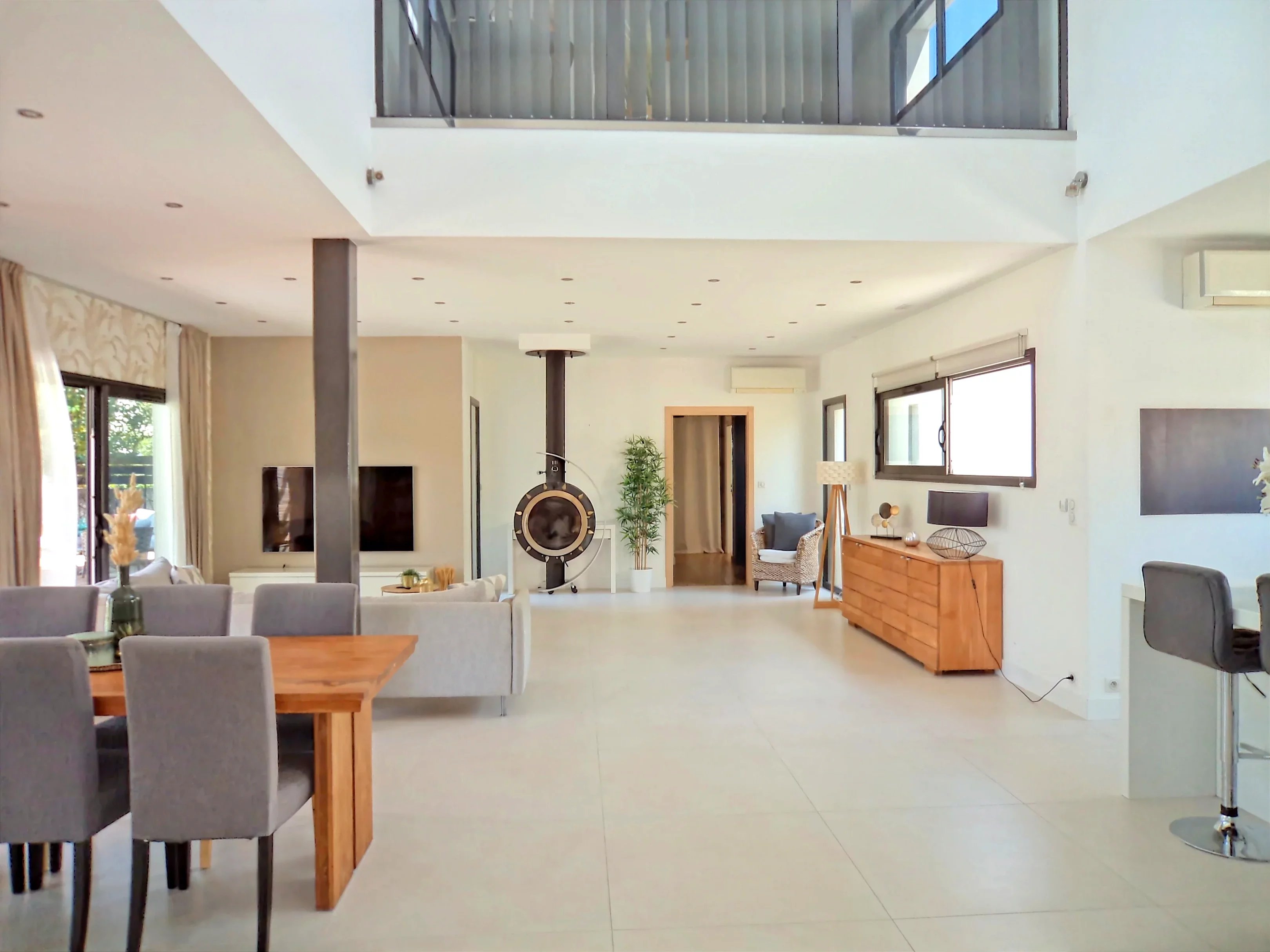 Villa contemporaine avec piscine