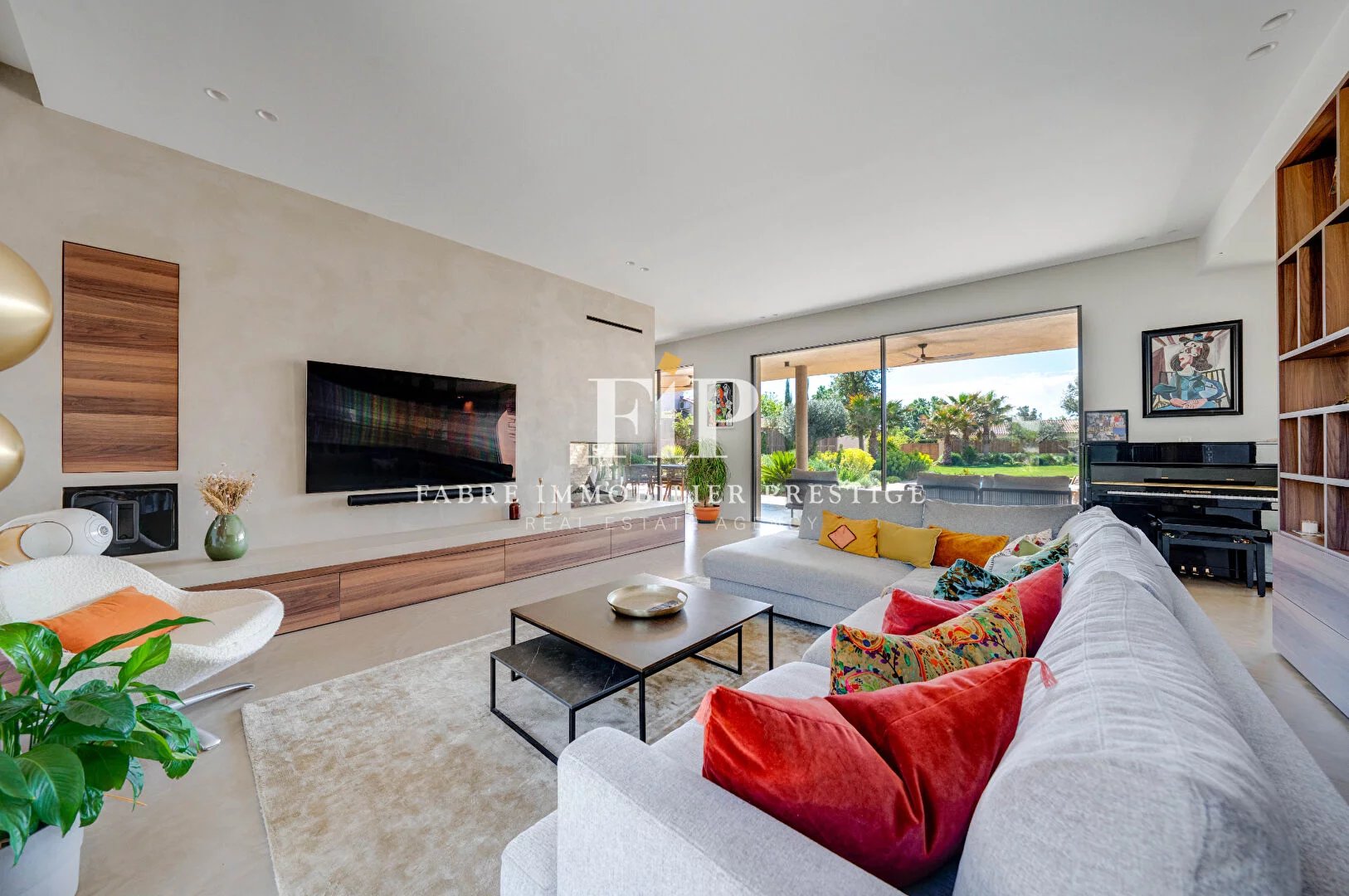 Maison contemporaine de 230m2 environ récente à 10min du centre d' Aix-en-Provence (sud/ouest)
