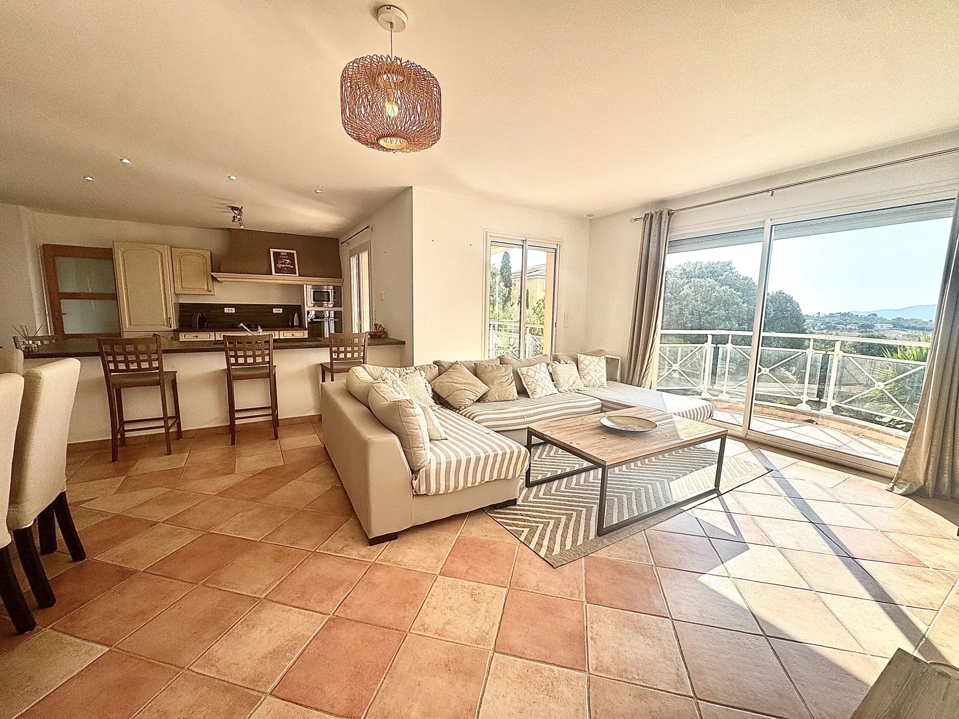 PORTICCIO – VILLA AVEC PISCINE ET VUE PANORAMIQUE SUR LE GOLFE D’AJACCIO