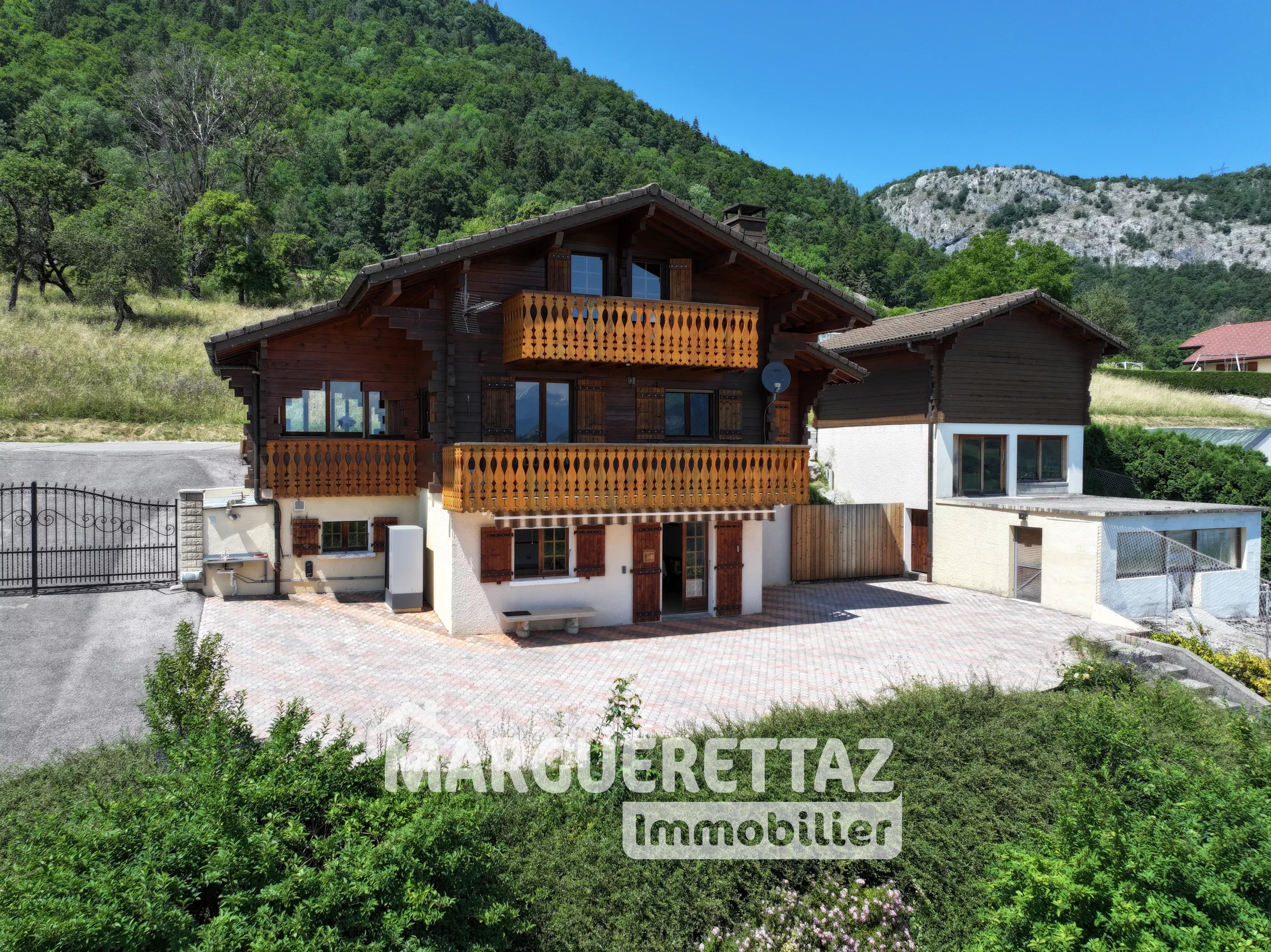 A ONNION CHALET AUTHENTIQUE FACE AU MONT-BLANC