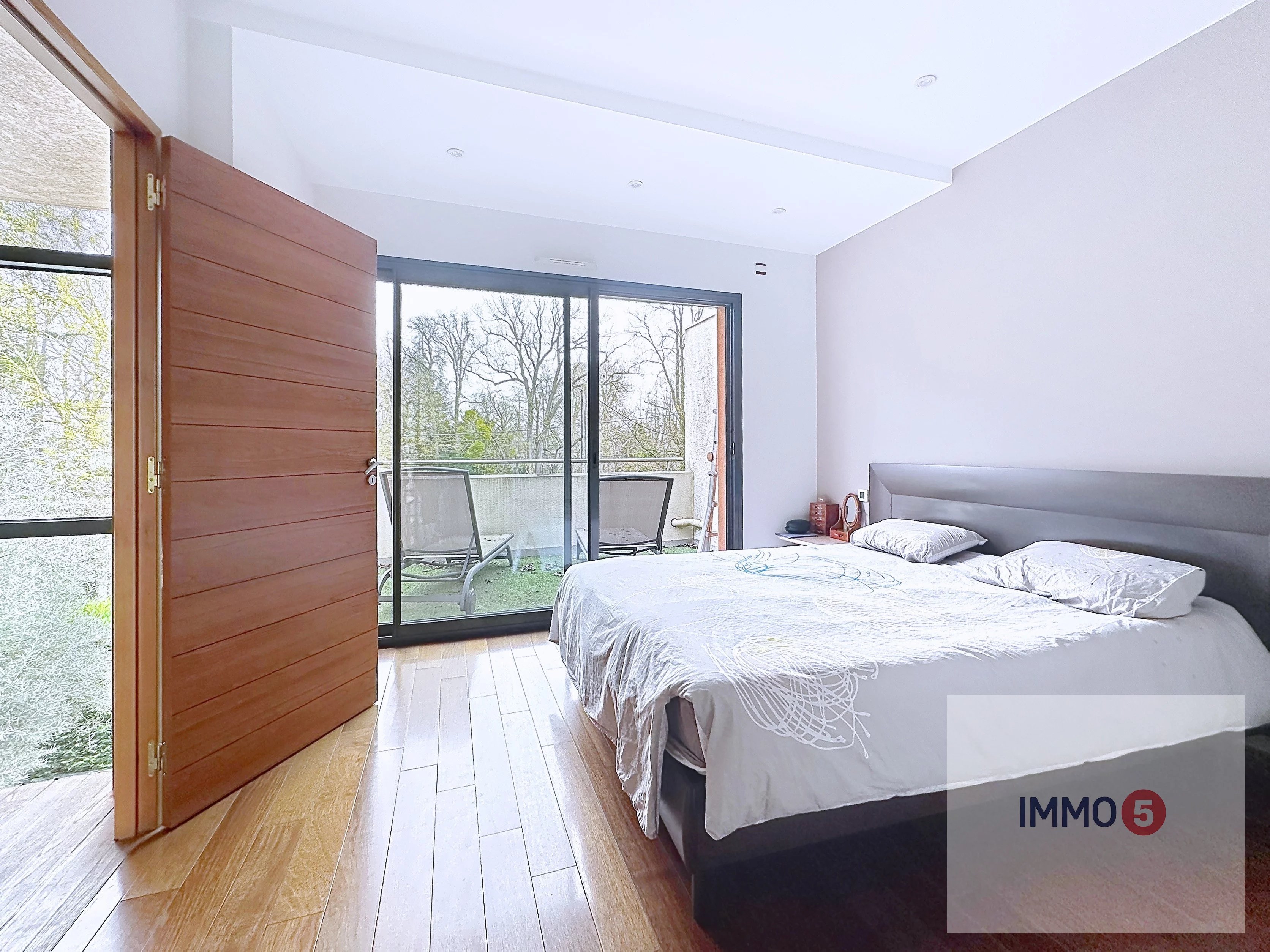 EXCEPTIONAL CITY CENTRE - MAGNIFICENT ARCHITECT-DESIGNED HOUSE - HIGH STANDING!