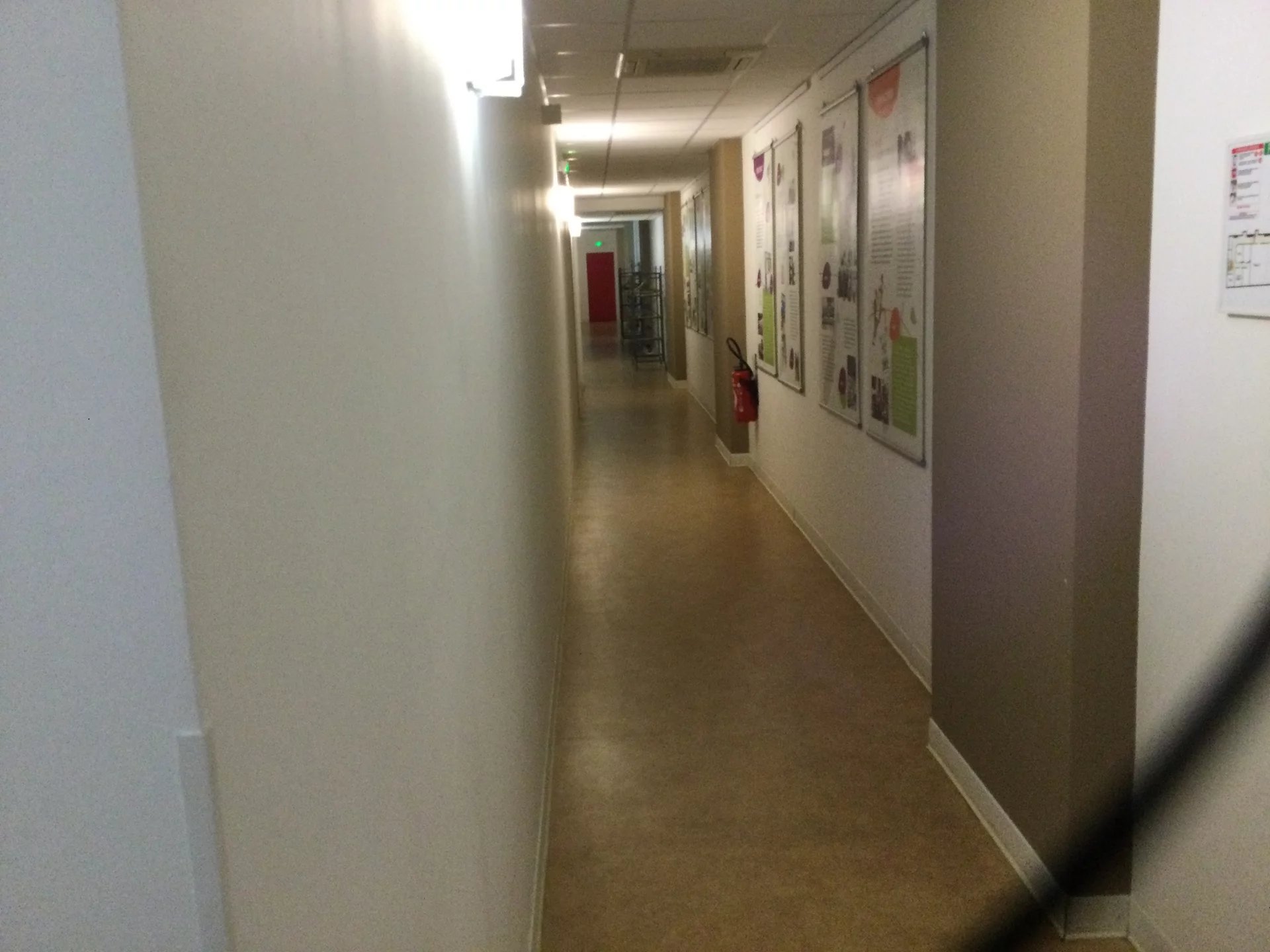 EXCLUSIVITÉ - IMMEUBLE 1 500 M² AVEC 6 PARKINGS