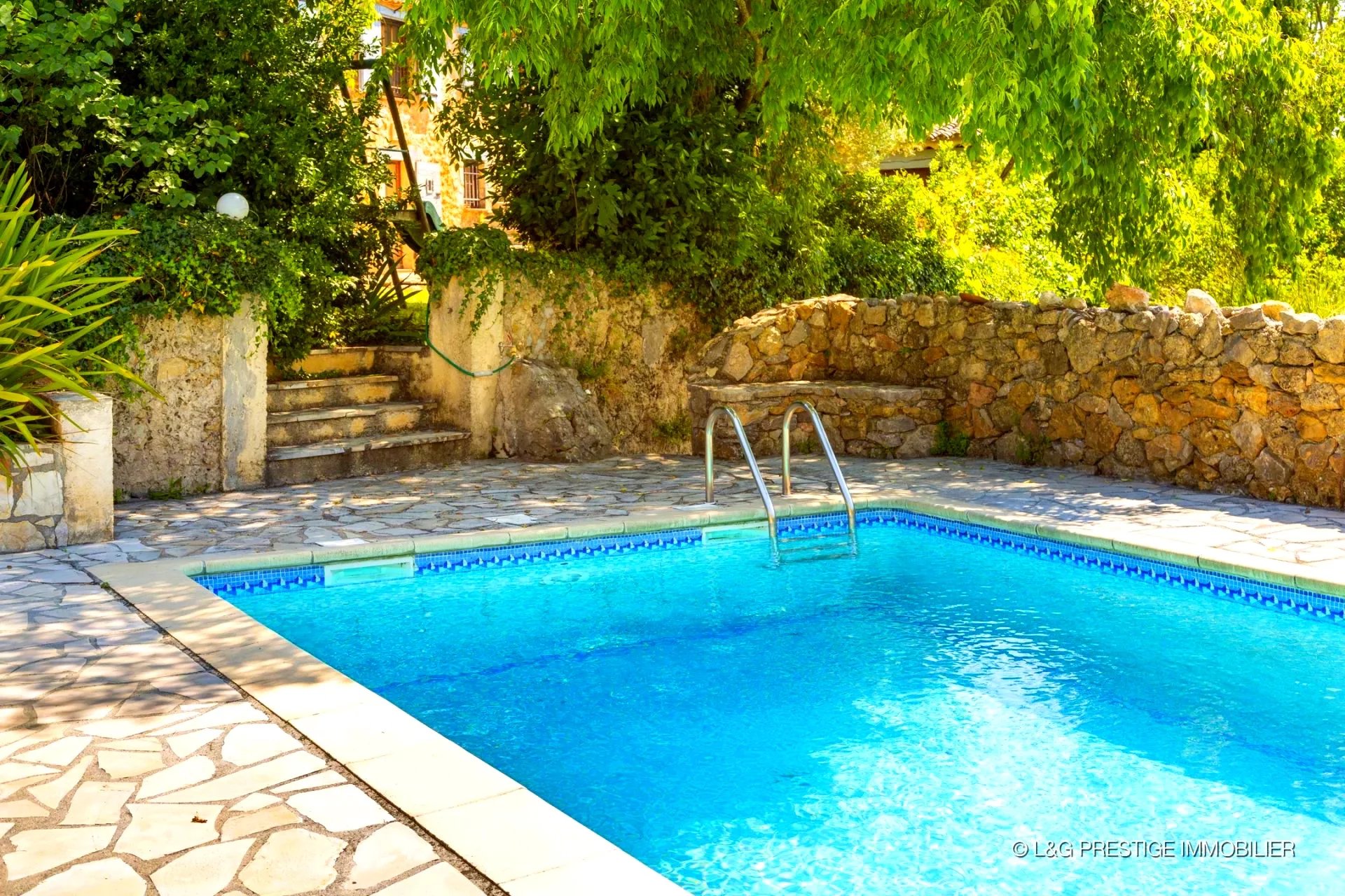 Canton de Fayence – Élégante Bergerie du XVIIe siècle avec Piscine & Dépendances