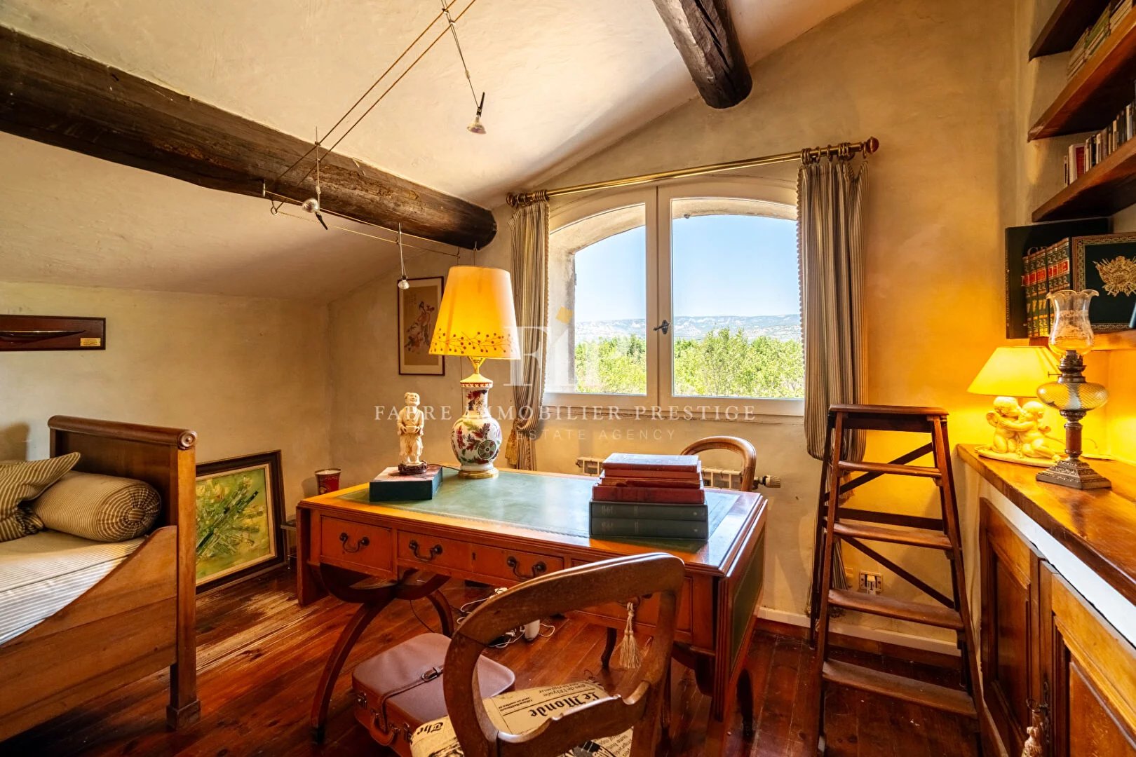 Mas/Magnanerie du XVIIIème siècle au coeur du Luberon - 490m2- Vues panoramiques proche Aix-en-Provence-Lourmarin et Avignon