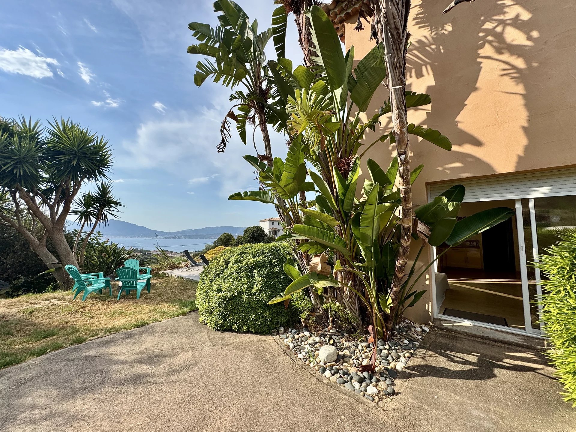 PORTICCIO – VILLA AVEC PISCINE ET VUE PANORAMIQUE SUR LE GOLFE D’AJACCIO