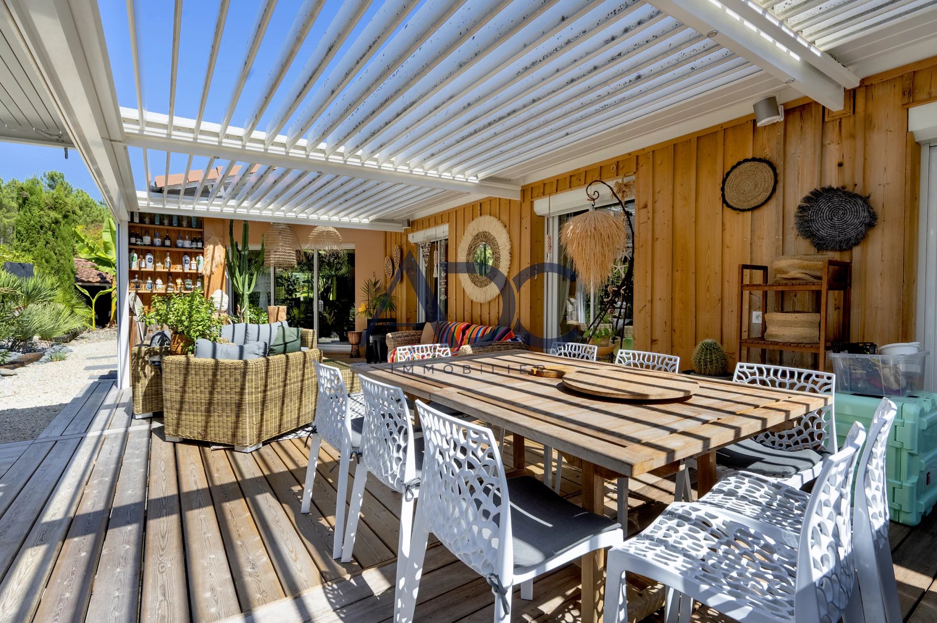 MARTIGNAS SUR JALLE - PROPRIETE D’EXCEPTION 210 m2 - PISCINE JARDIN EXOTIQUE GARAGE - ELEGANCE & ART DE VIVRE AUX PORTES DE BORDEAUX