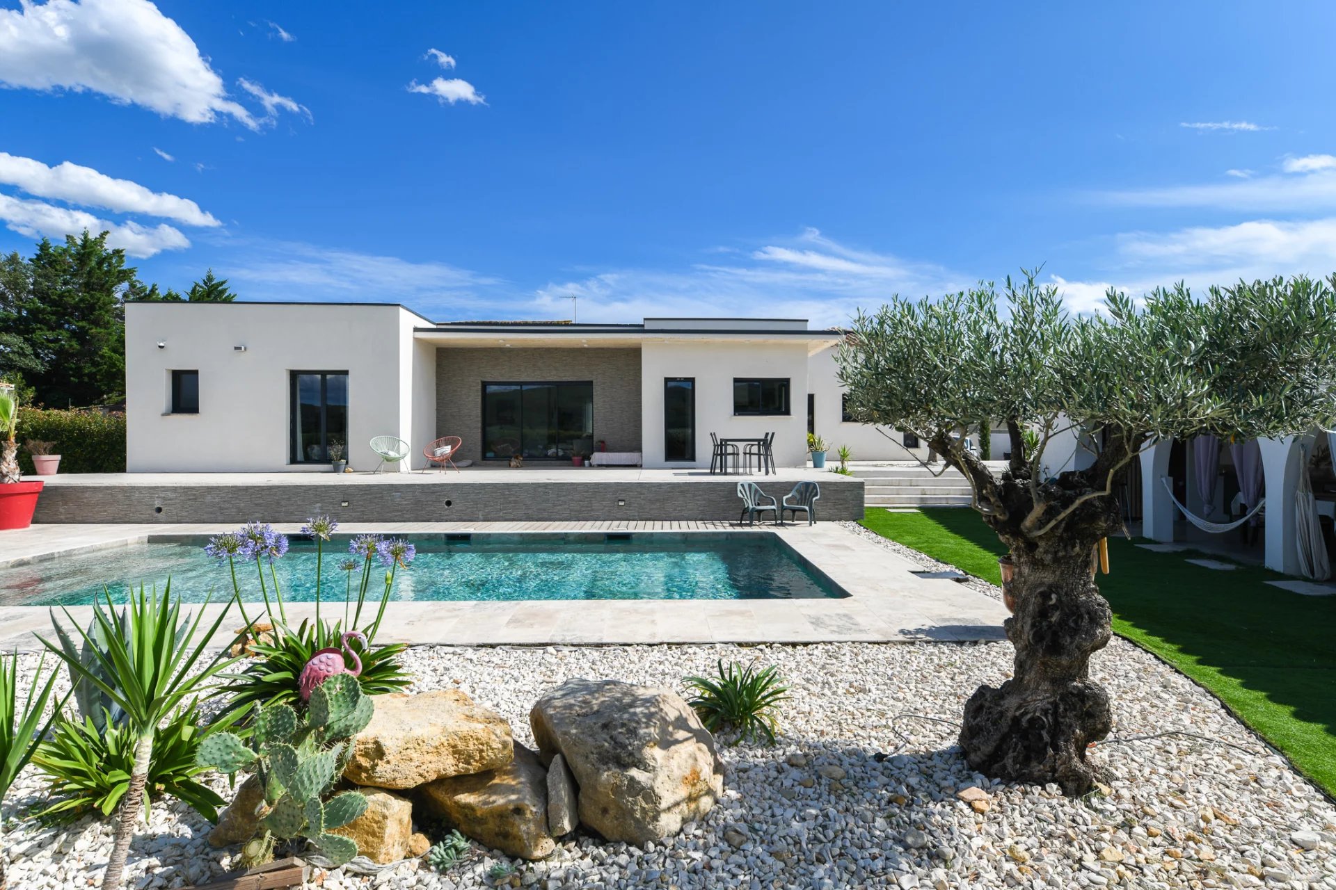 15 minutes d'Uzès villa contemporaine avec piscine