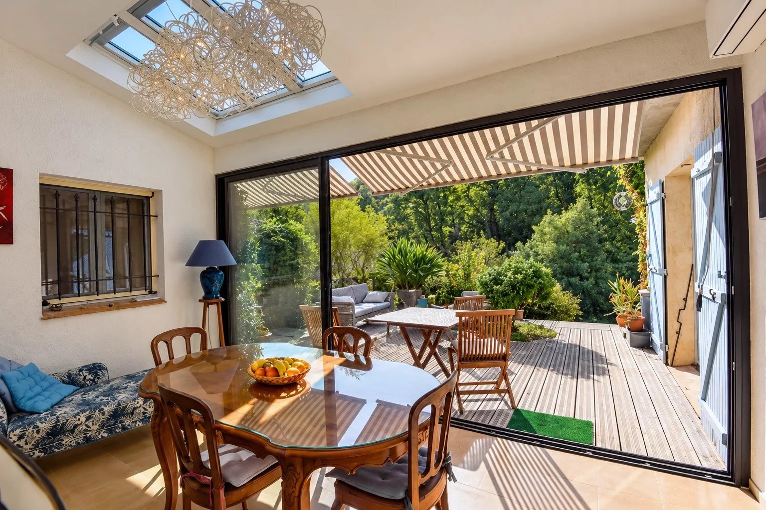 Tourrettes – Villa 220 m² avec piscine, studio indépendant et terrain de 5 840 m²