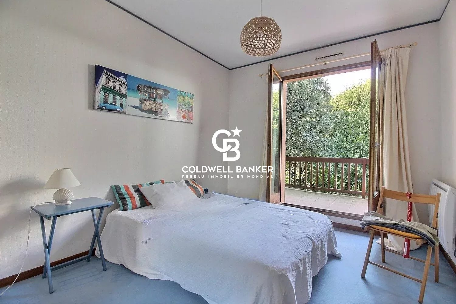 Guesthouse Opportunity – Triplex with 6 Suites – Near Pereire