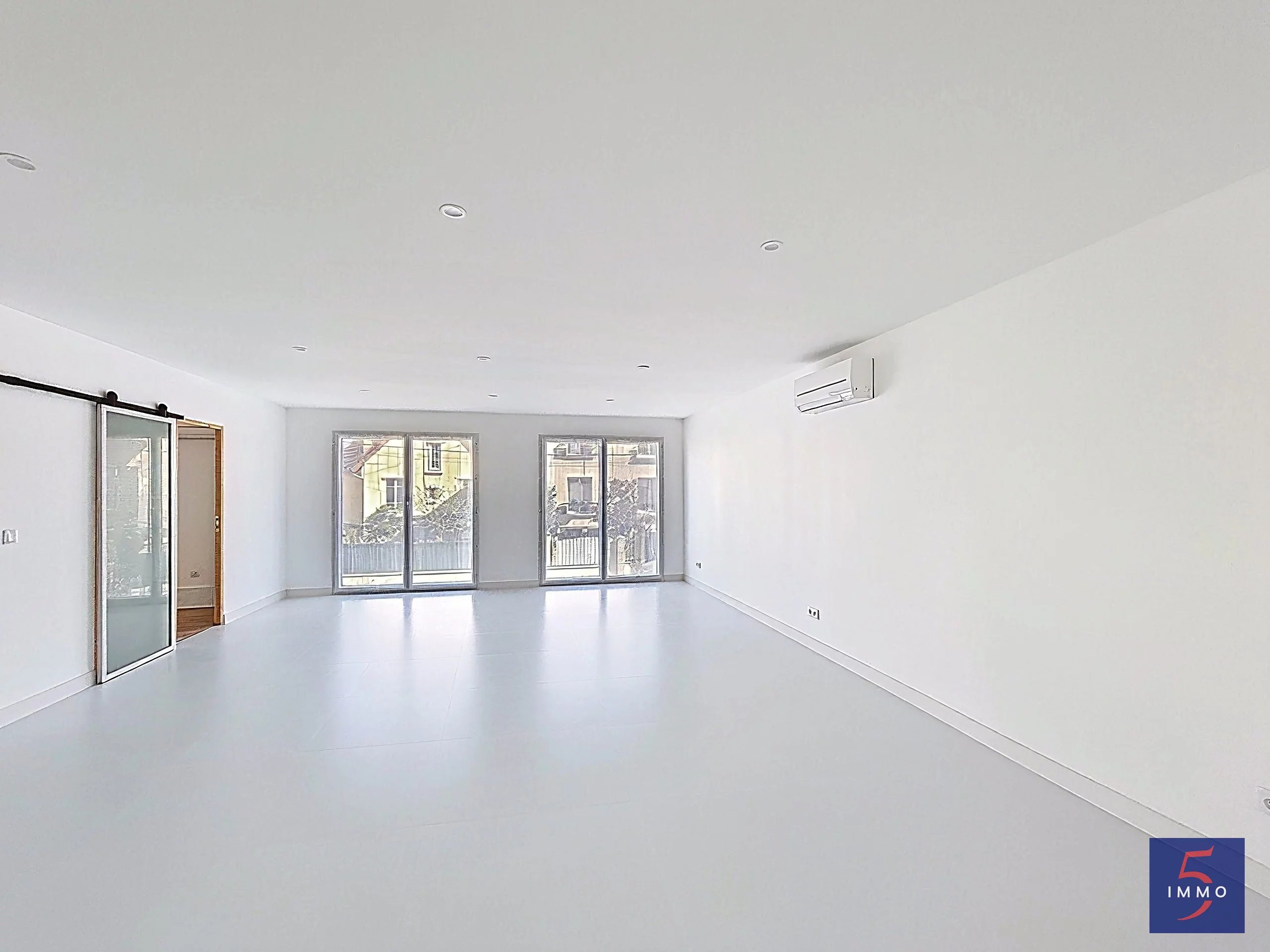 Maison d’architecte 2025 – 5 chambres – Volumes et prestations de qualité