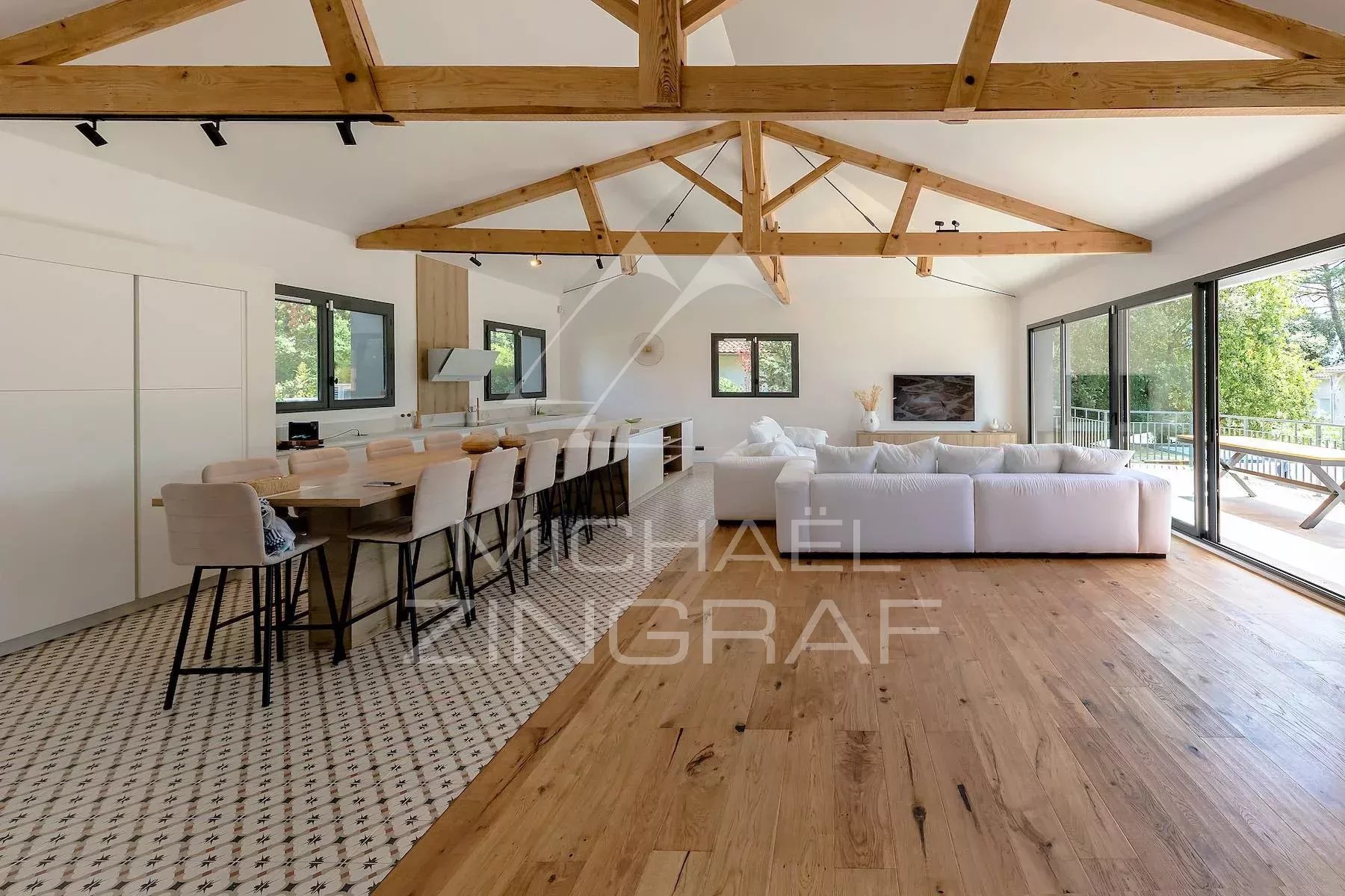 HAUT PYLA, VILLA WITH VIEW ON BASIN