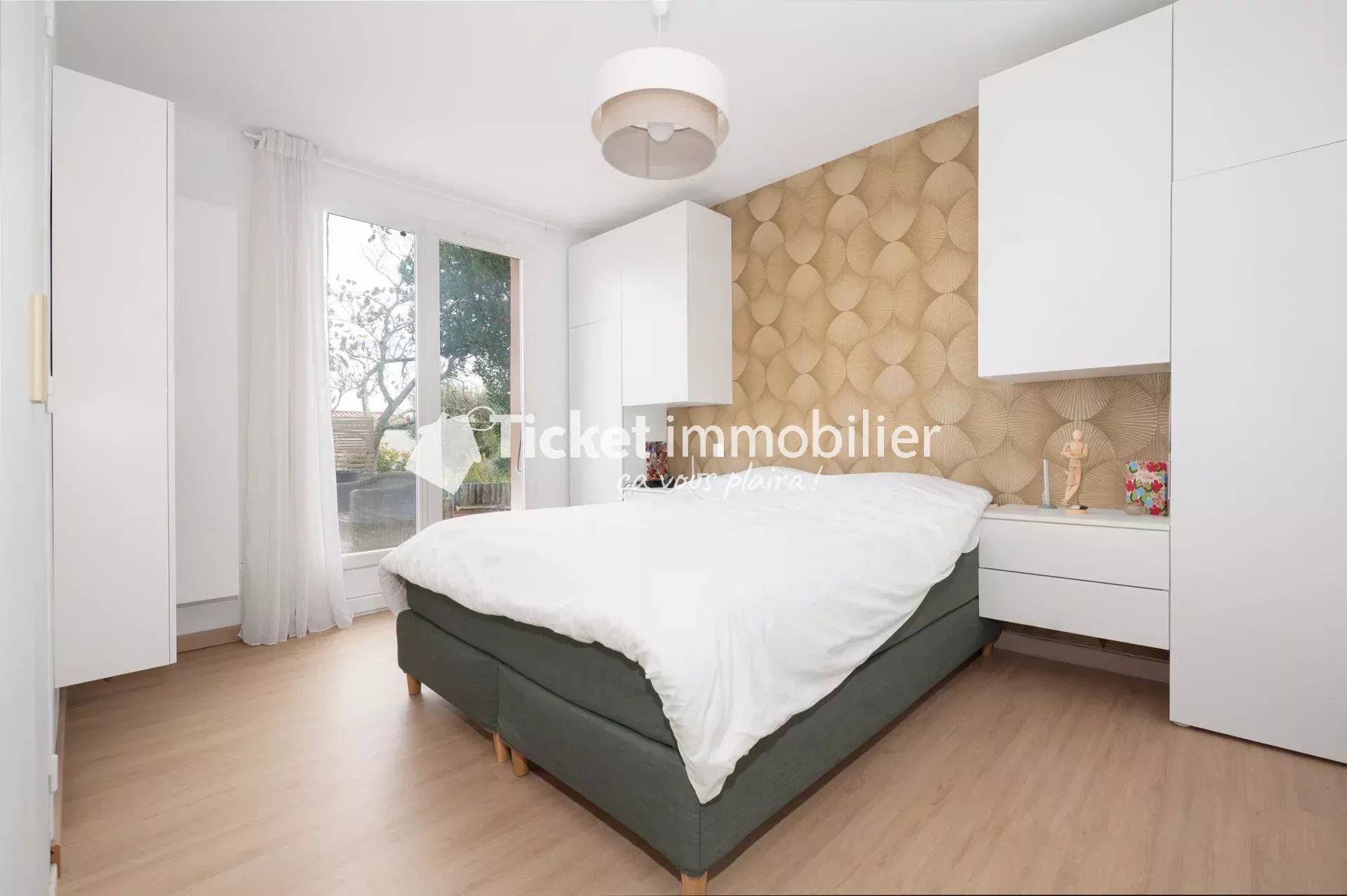 MAISON T9 203m2 RÉNOVÉE ET D'EXCEPTION AVEC TRIPLE GARAGE, POMPE A CHALEUR, TERRAIN DE 1636m2 ...