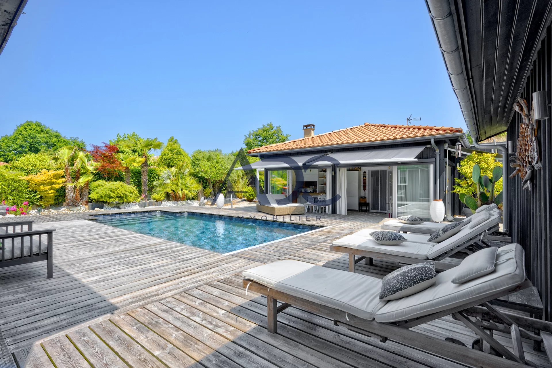 MARTIGNAS SUR JALLE - PROPRIETE D’EXCEPTION 210 m2 - PISCINE JARDIN EXOTIQUE GARAGE - ELEGANCE & ART DE VIVRE AUX PORTES DE BORDEAUX