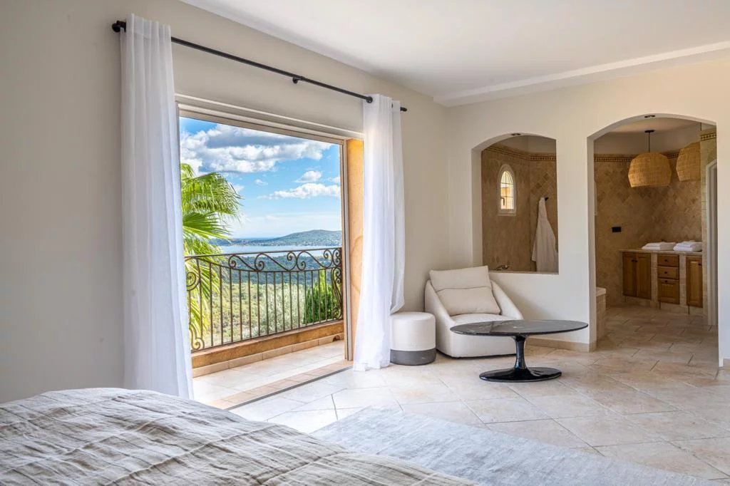 SUPERBE MAISON HAUT GRIMAUD