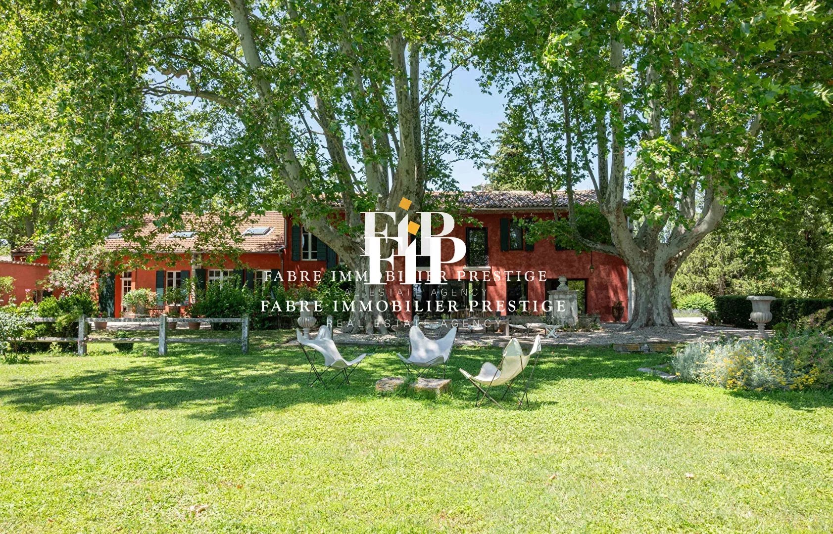 Demeure de prestige secteur Eygalières- environ 750m2 - Terrain  11hectares.