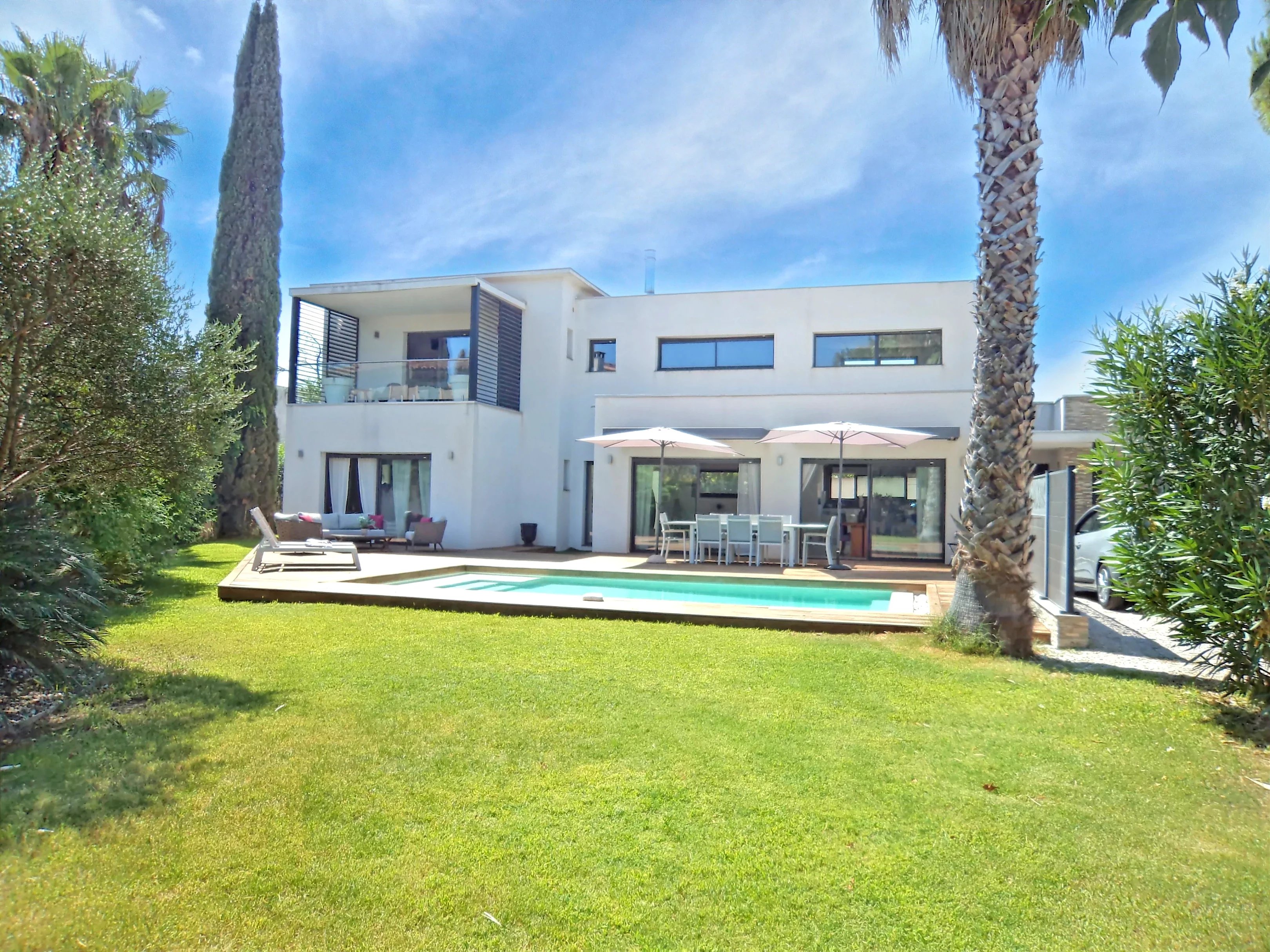 Villa contemporaine avec piscine