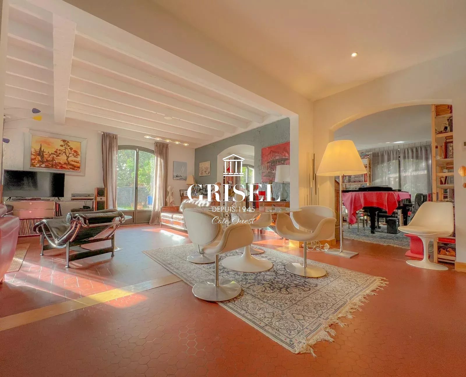 Spacious family home with pool in Petit Piquey