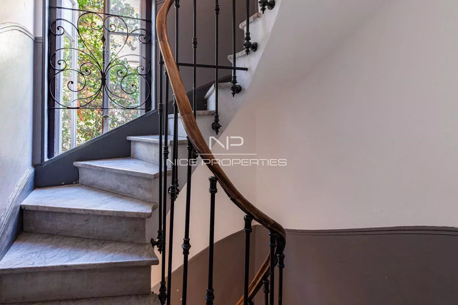 Proche Promenade, Hôtel particulier, 2 appartements 122 m2