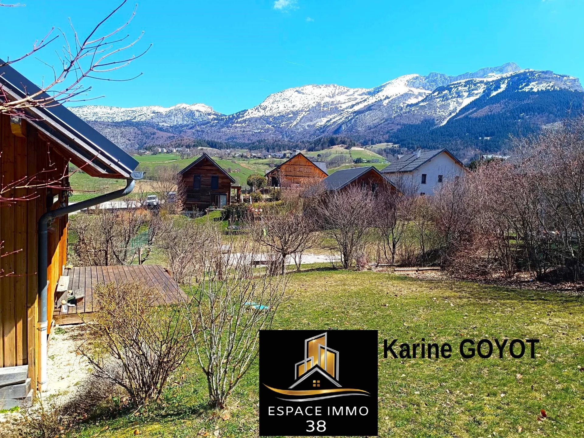Villard de Lans. Very beautiful 116m2 wooden frame house, with magnificent views of the mountains! Garden and 2 garages.