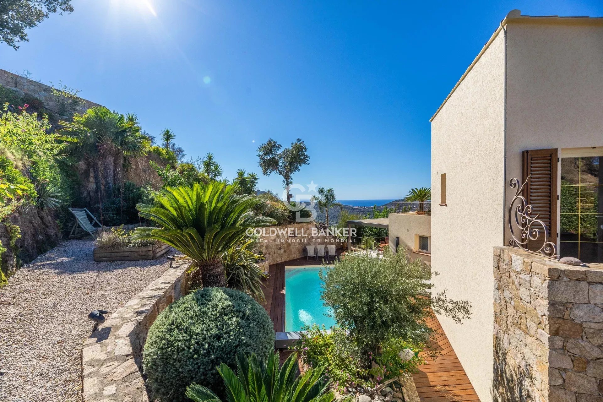 L'Île-Rousse – Exceptional villa facing the Pietra islands