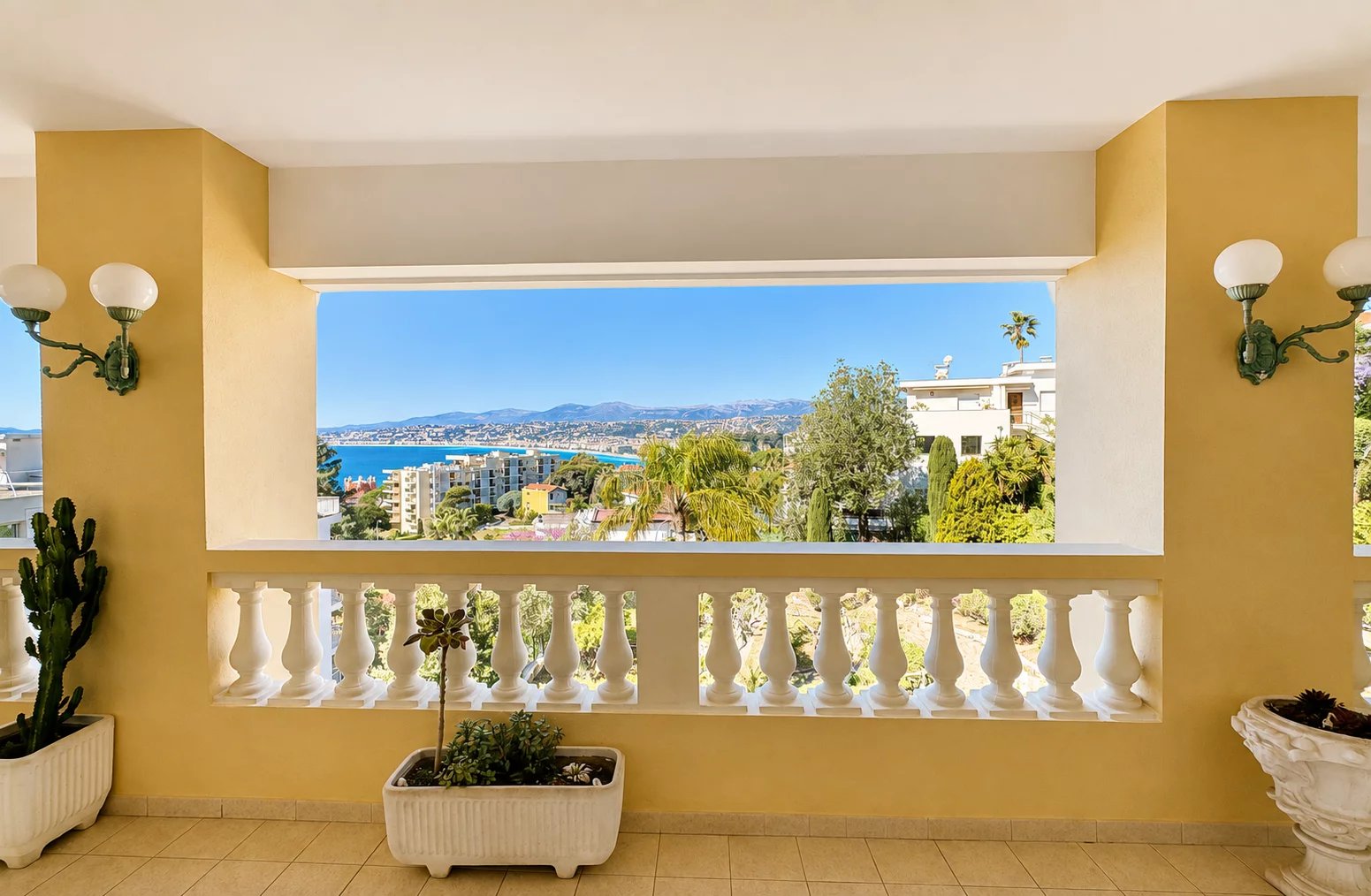 NICE – MONT BORON | Appartement meublé avec terrasse et vue mer – Location mobilité