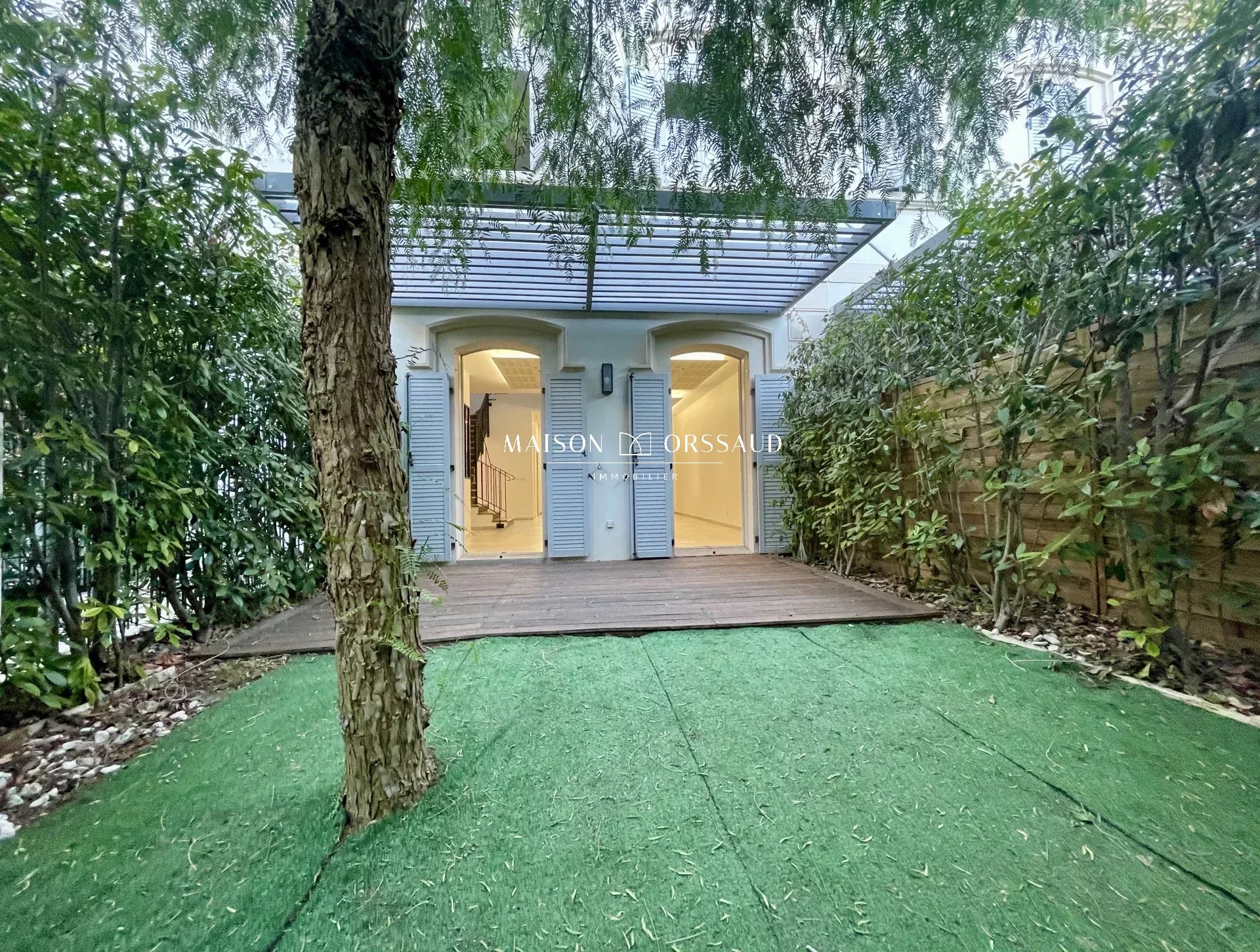 EXCLUSIVITÉ MAISON AVEC JARDIN ET DOUBLE GARAGE - CENTRE HISTORIQUE
