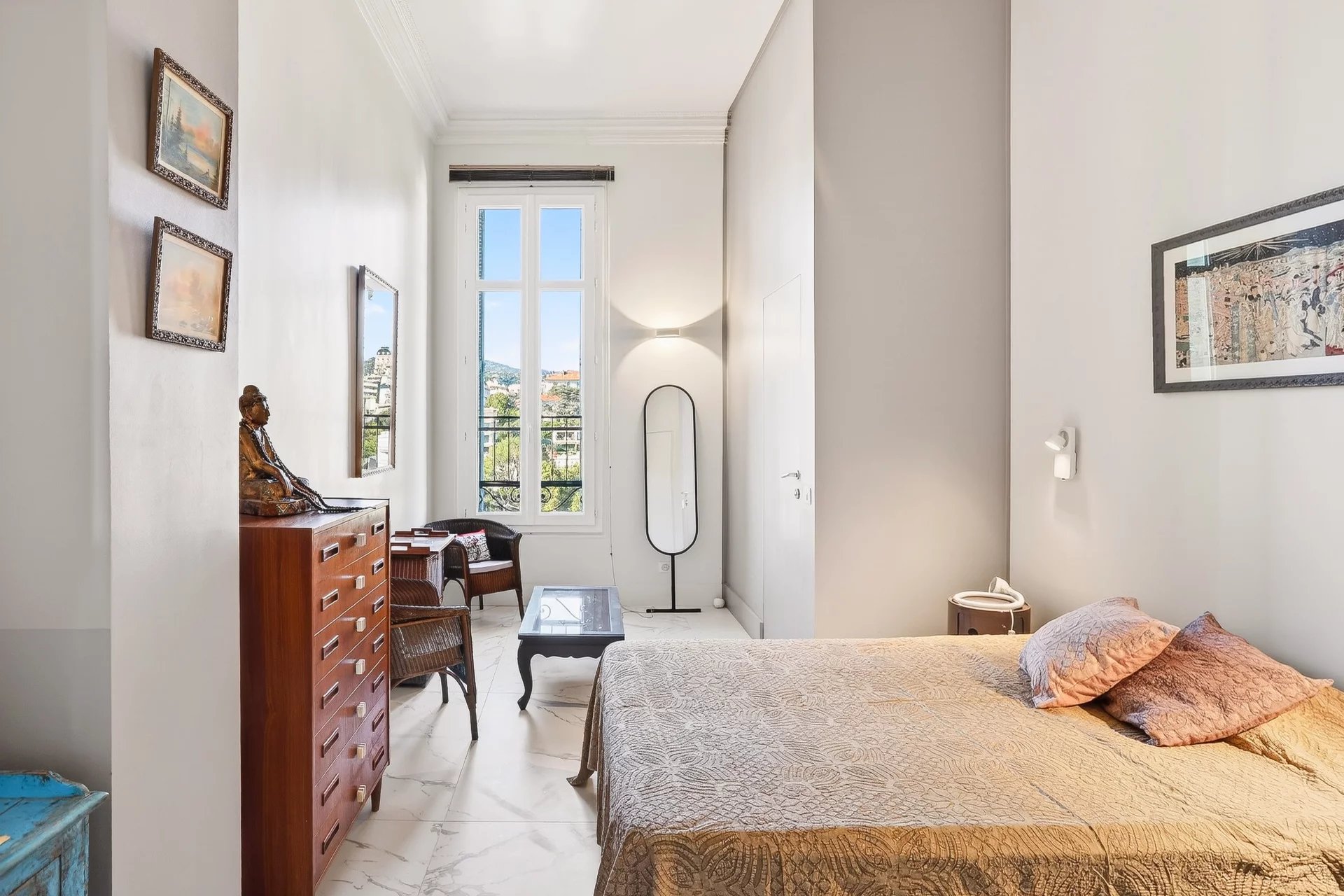 Dernier étage – Appartement de luxe rénové avec vue mer panoramique