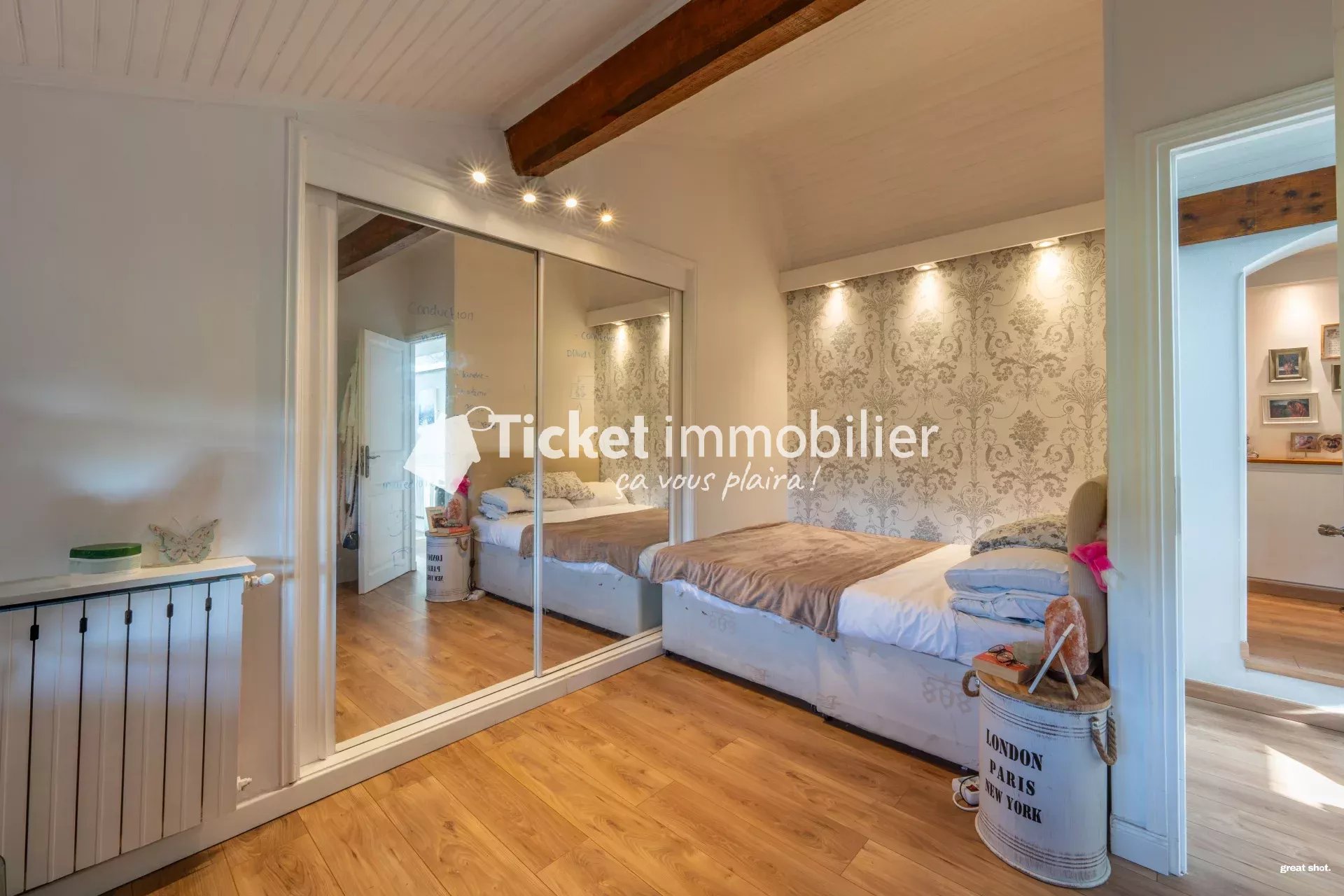 THIL - Maison T5 de 226m2 avec piscine, terrain de 9000m2 et dépendance à rénover