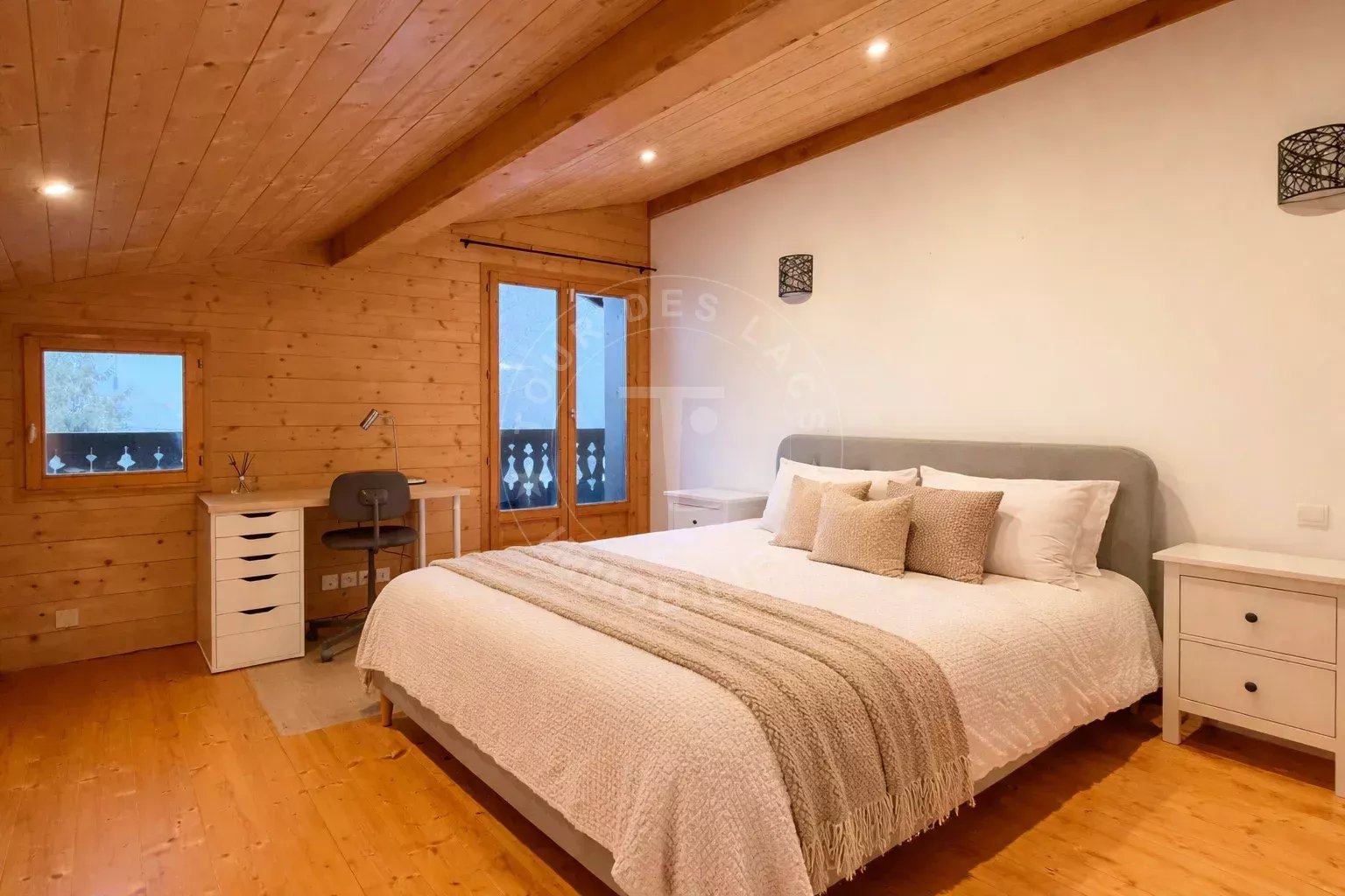 Chalet de 195 m2 habitables au calme, premières hauteurs de Thônes