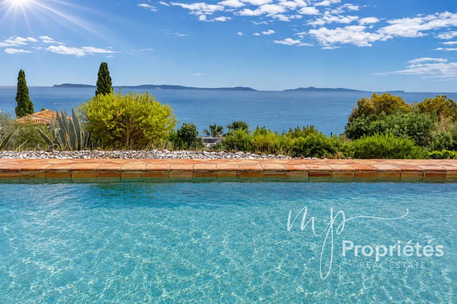 A VENDRE VILLA Rayol Canadel VUE MER PANORAMIQUE ET ACCÈS PLAGE À PIED